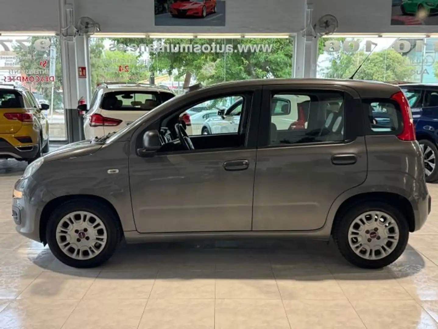 Fiat Panda 1.0GSE HYBRID 70CV.- " 5 PUERTAS ". -" IMPECABLE " Grijs - 2