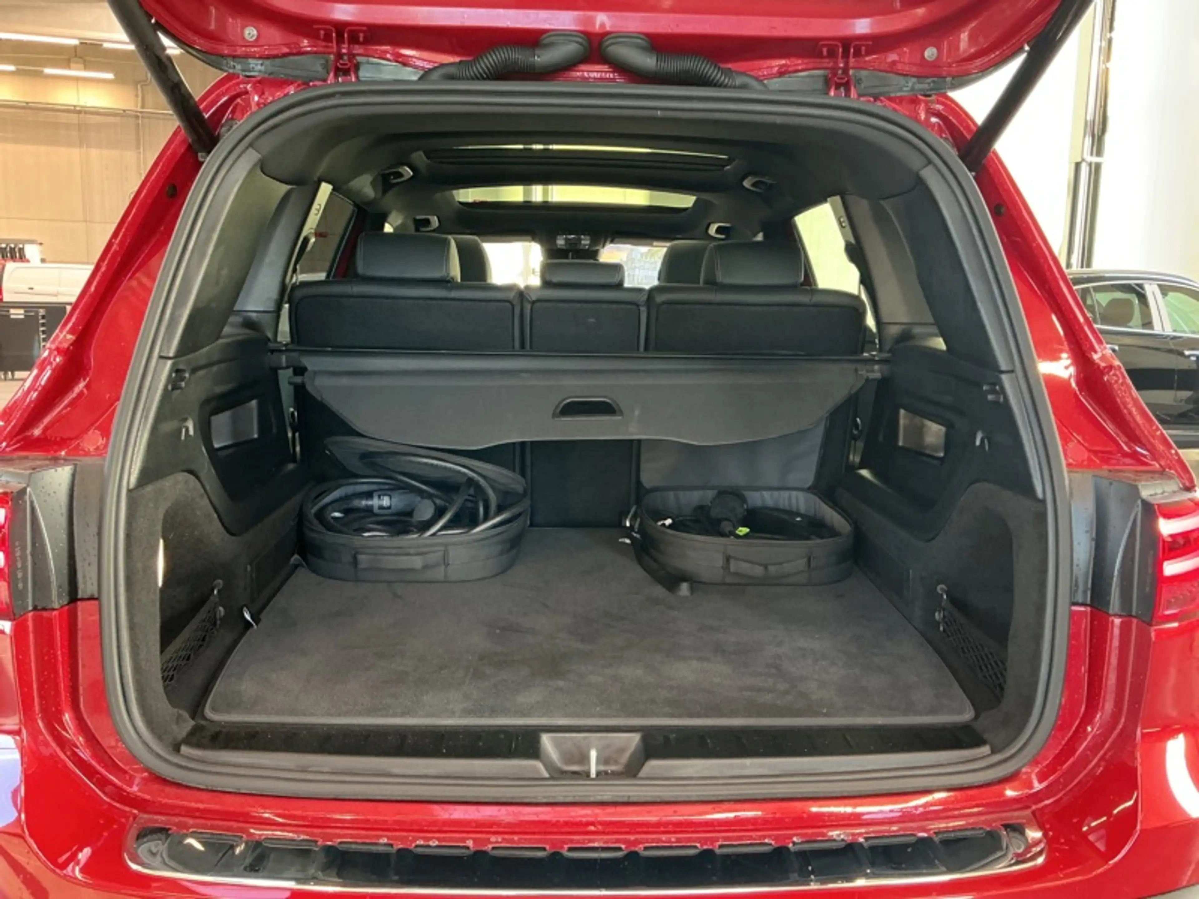 Mercedes-Benz EQB 250 + AMG Pack Night Toit Pano Burmester — photo 14
