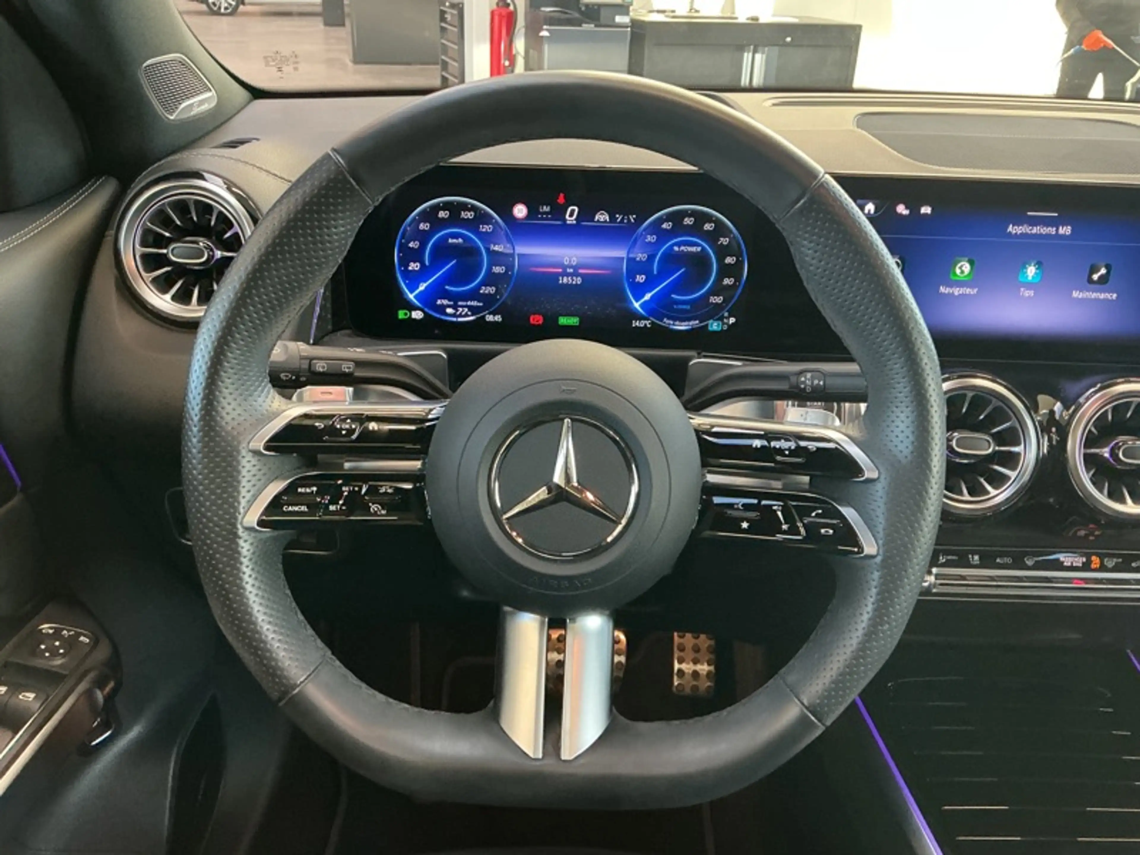 Mercedes-Benz EQB 250 + AMG Pack Night Toit Pano Burmester — photo 3