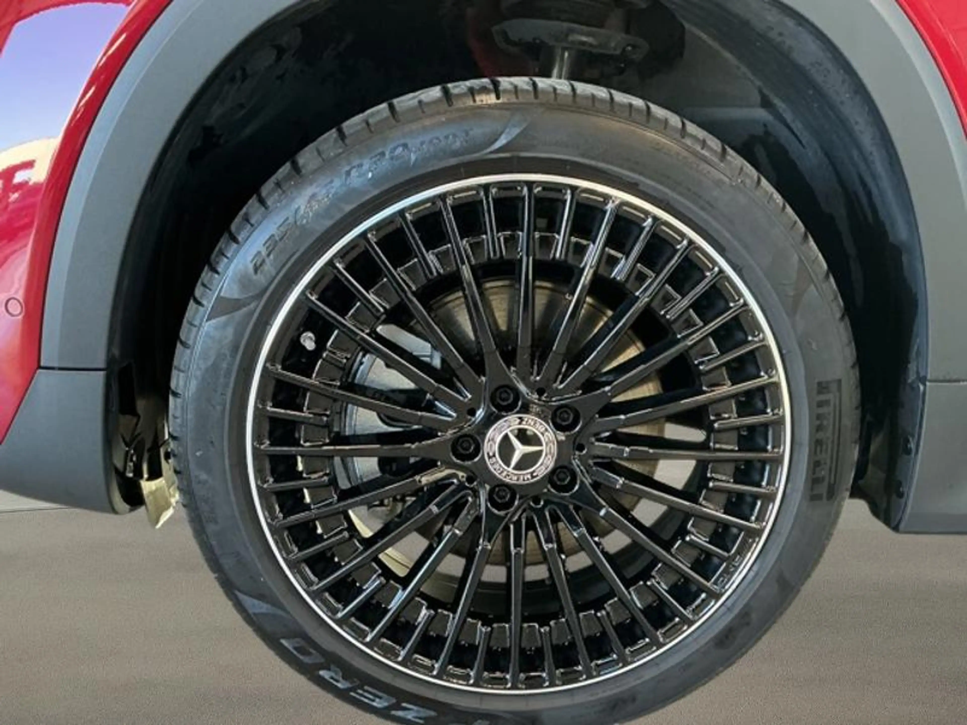 Mercedes-Benz EQB 250 + AMG Pack Night Toit Pano Burmester — photo 10