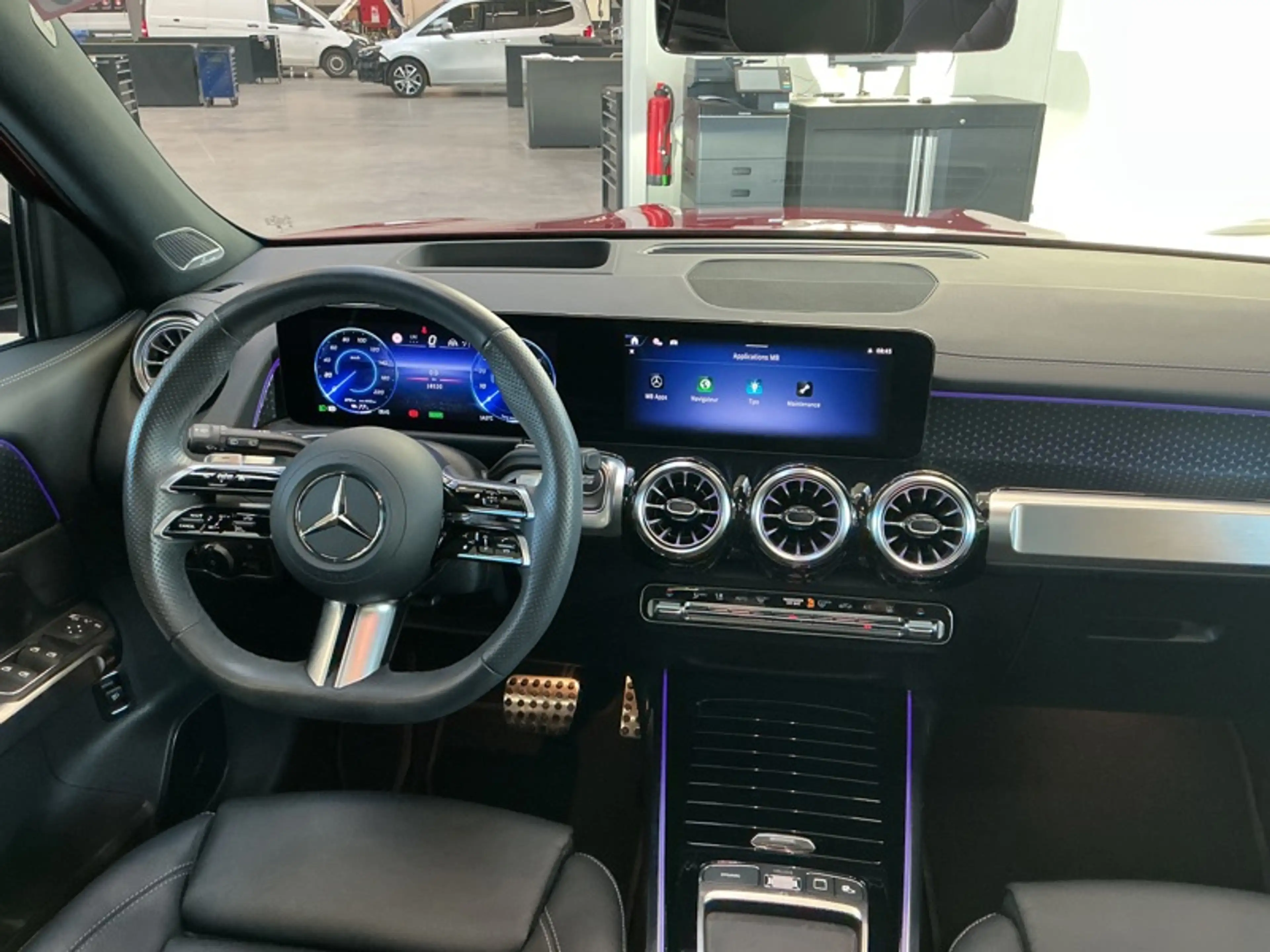 Mercedes-Benz EQB 250 + AMG Pack Night Toit Pano Burmester — photo 11