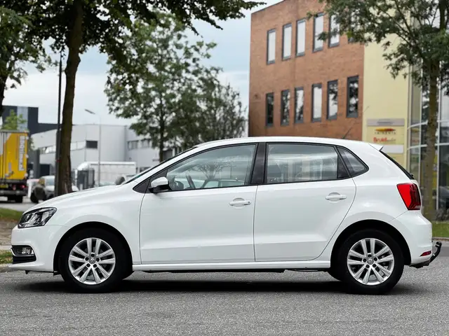 Volkswagen Polo view 6