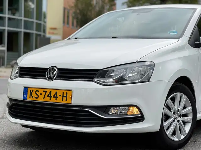 Volkswagen Polo view 2