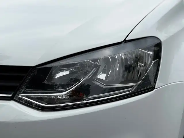 Volkswagen Polo view 4