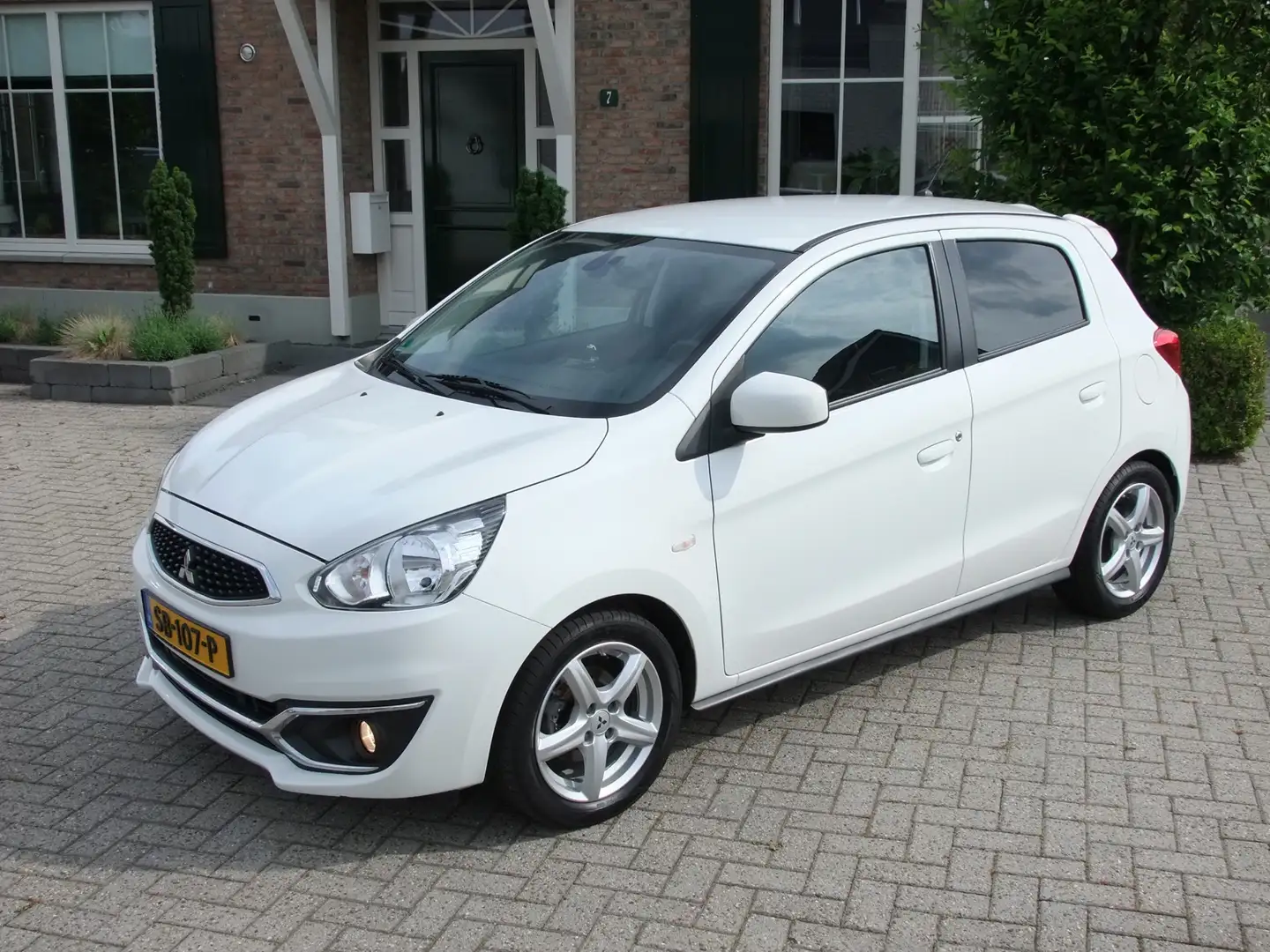Mitsubishi Space Star 1.0 Intense , Arco , Blue-tooth, Dealer onderhoude Wit - 1