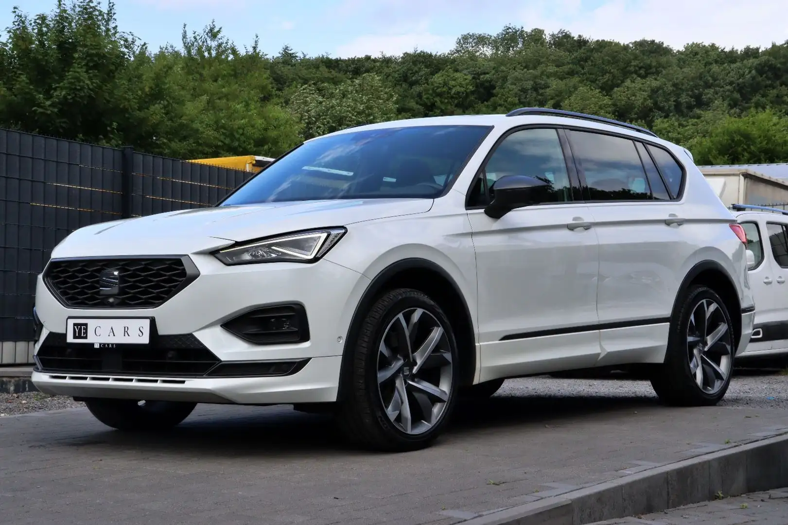 SEAT Tarraco FR 4Drive PANO*360°*AHK*CAR-PLAY*BEATS* Blanc - 1