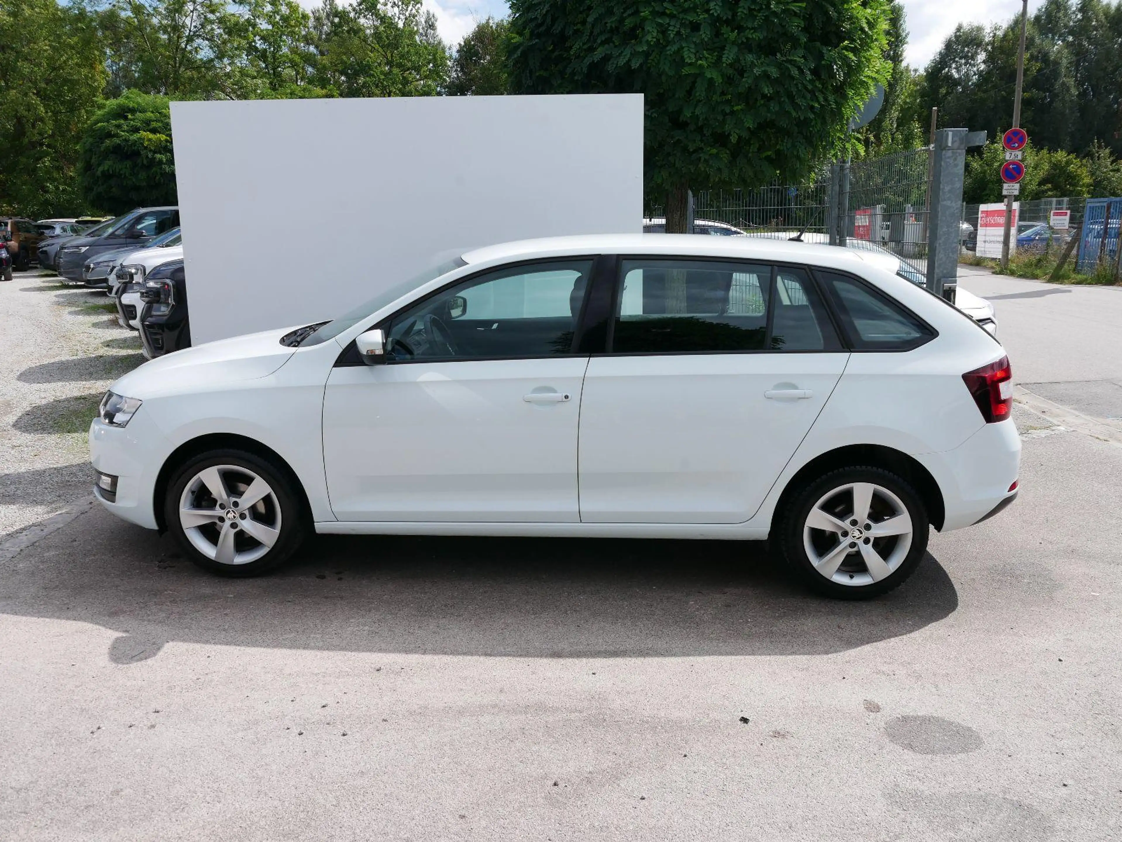 Skoda Rapid/Spaceback Spaceback 1.0 TSI Cool Edition*PDC*KLIMA*RADIO*BLU — photo 6