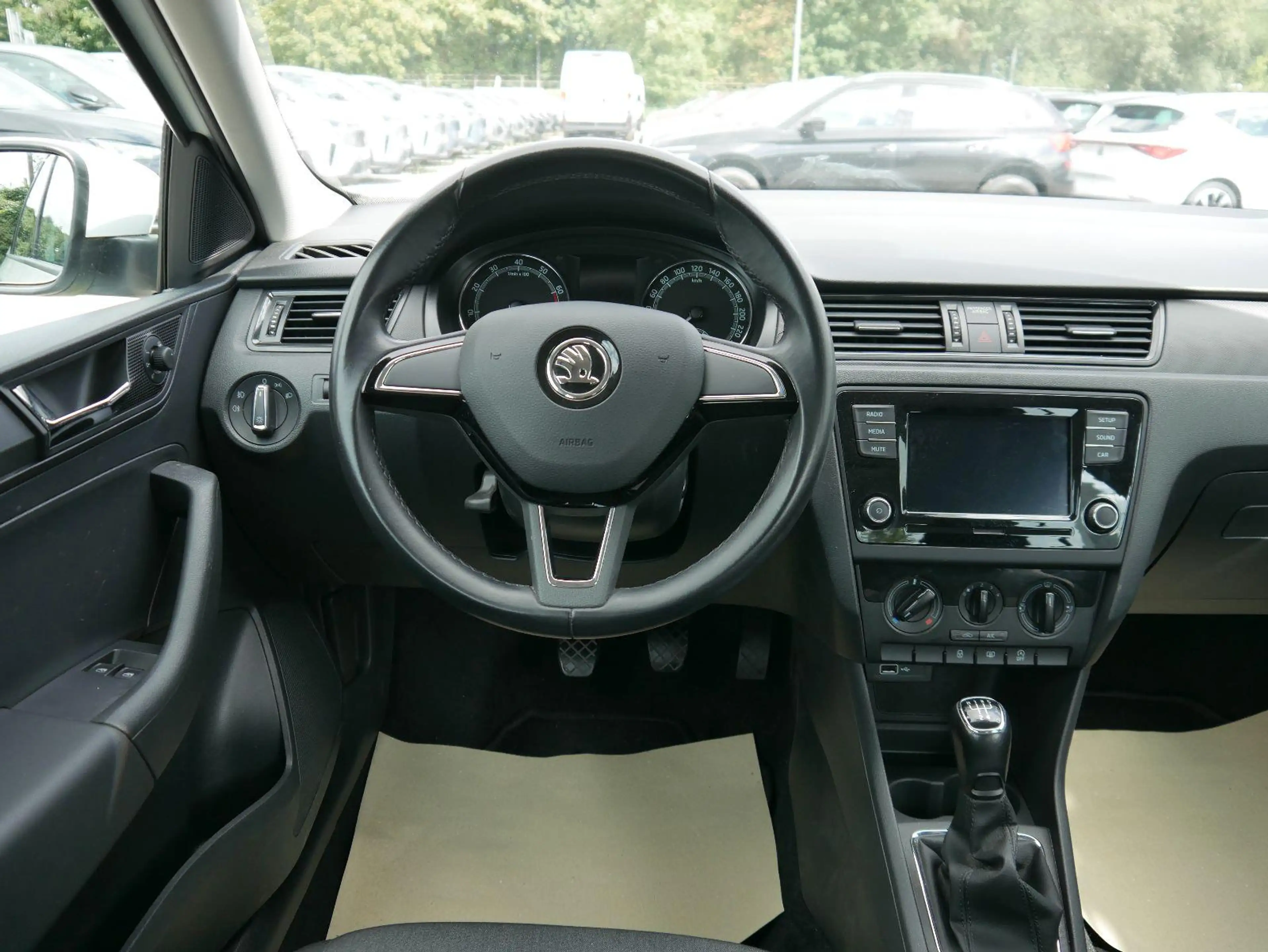 Skoda Rapid/Spaceback Spaceback 1.0 TSI Cool Edition*PDC*KLIMA*RADIO*BLU — photo 13