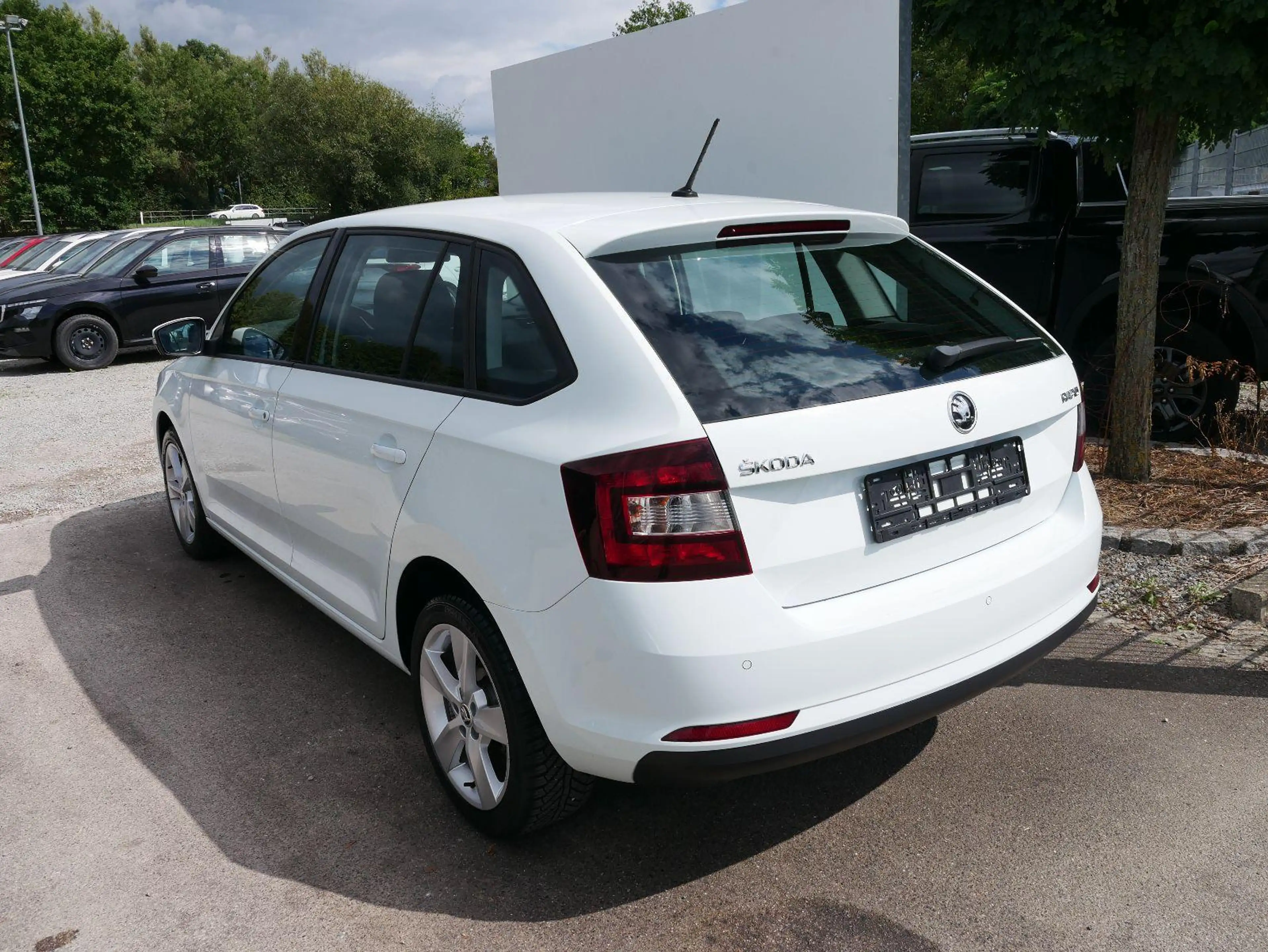 Skoda Rapid/Spaceback Spaceback 1.0 TSI Cool Edition*PDC*KLIMA*RADIO*BLU — photo 7