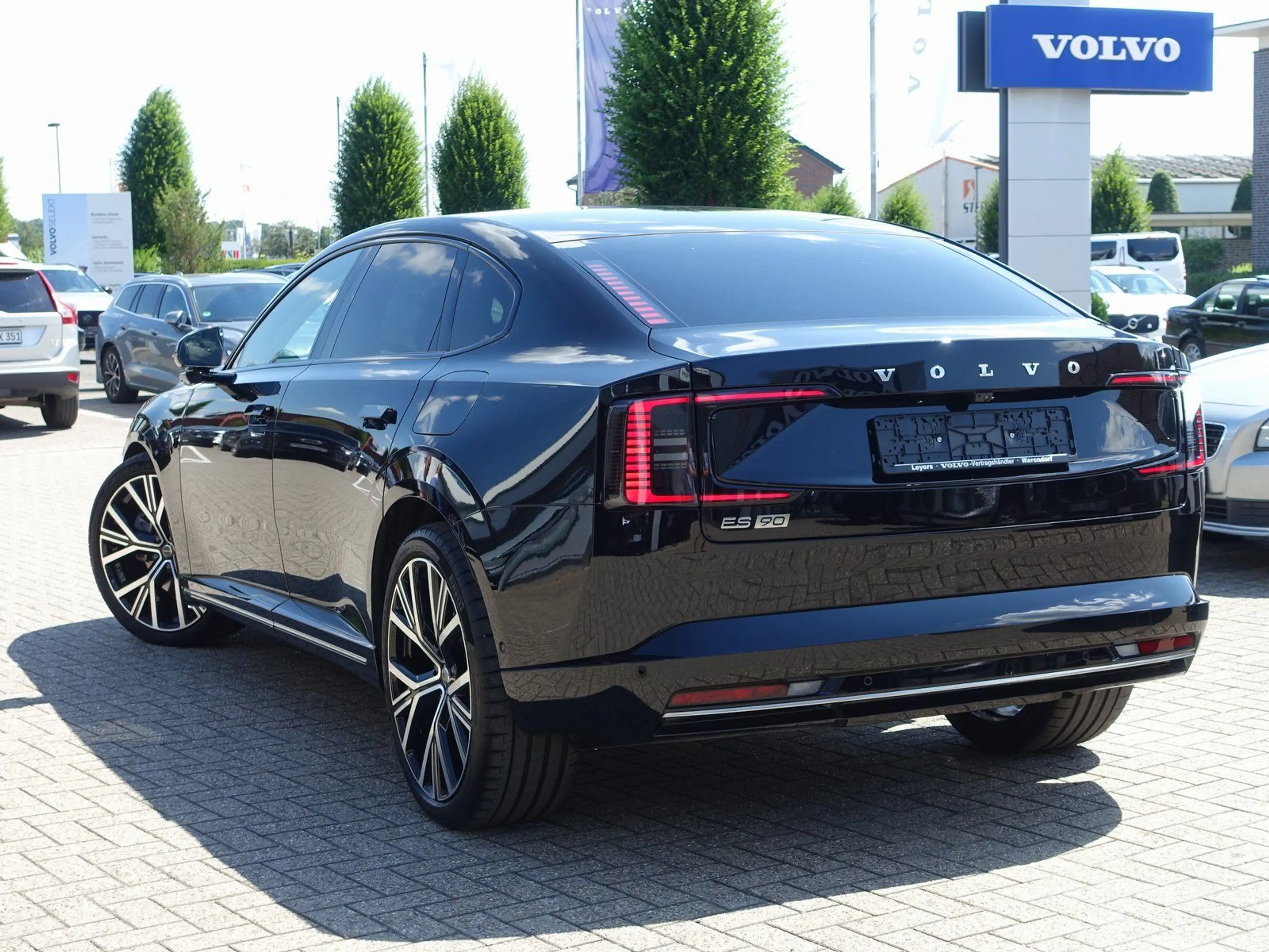 Volvo ES90 Ultra Single Motor Extended Range/B&W/Pilot — photo 3