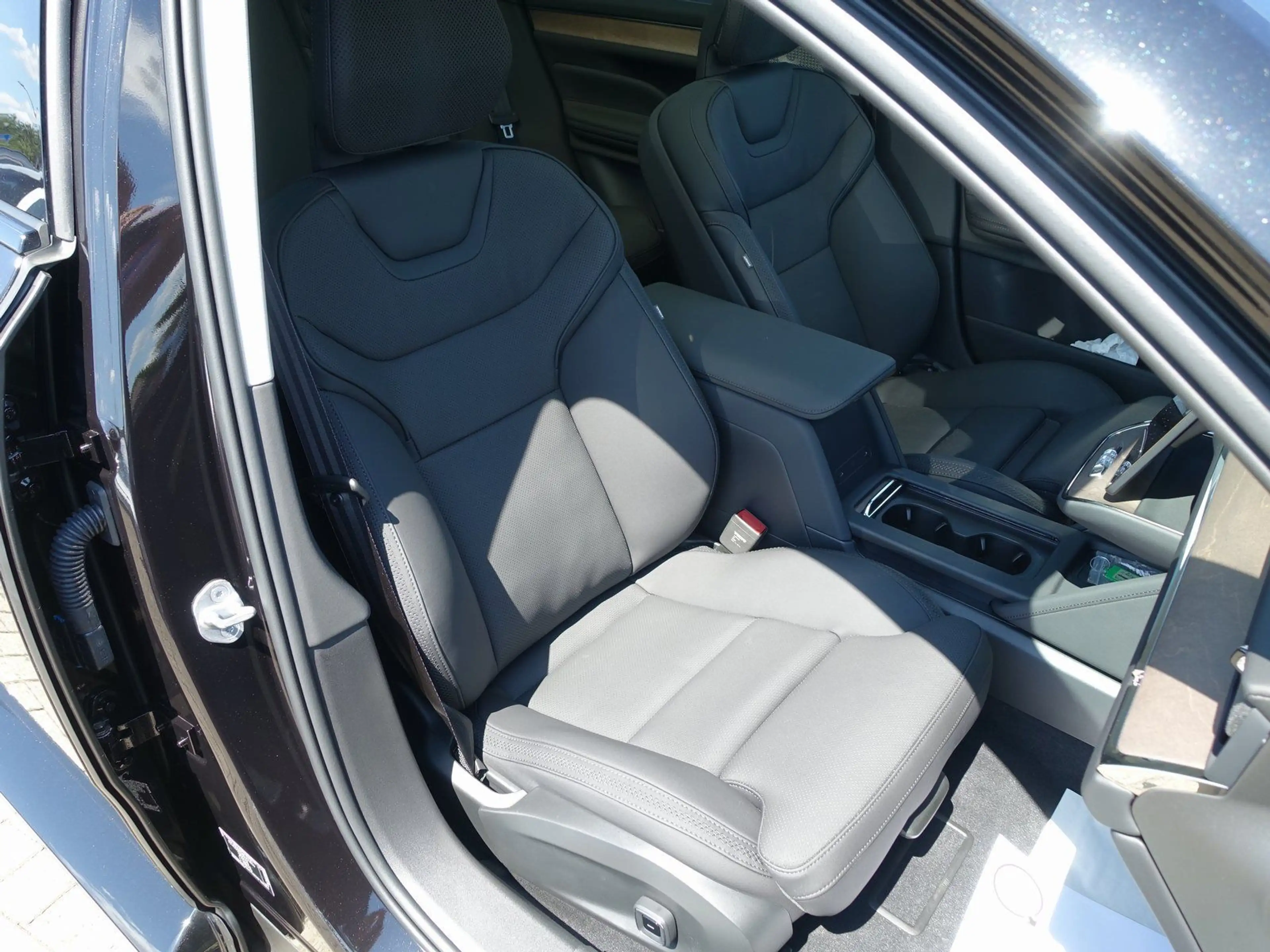 Volvo ES90 Ultra Single Motor Extended Range/B&W/Pilot — photo 8