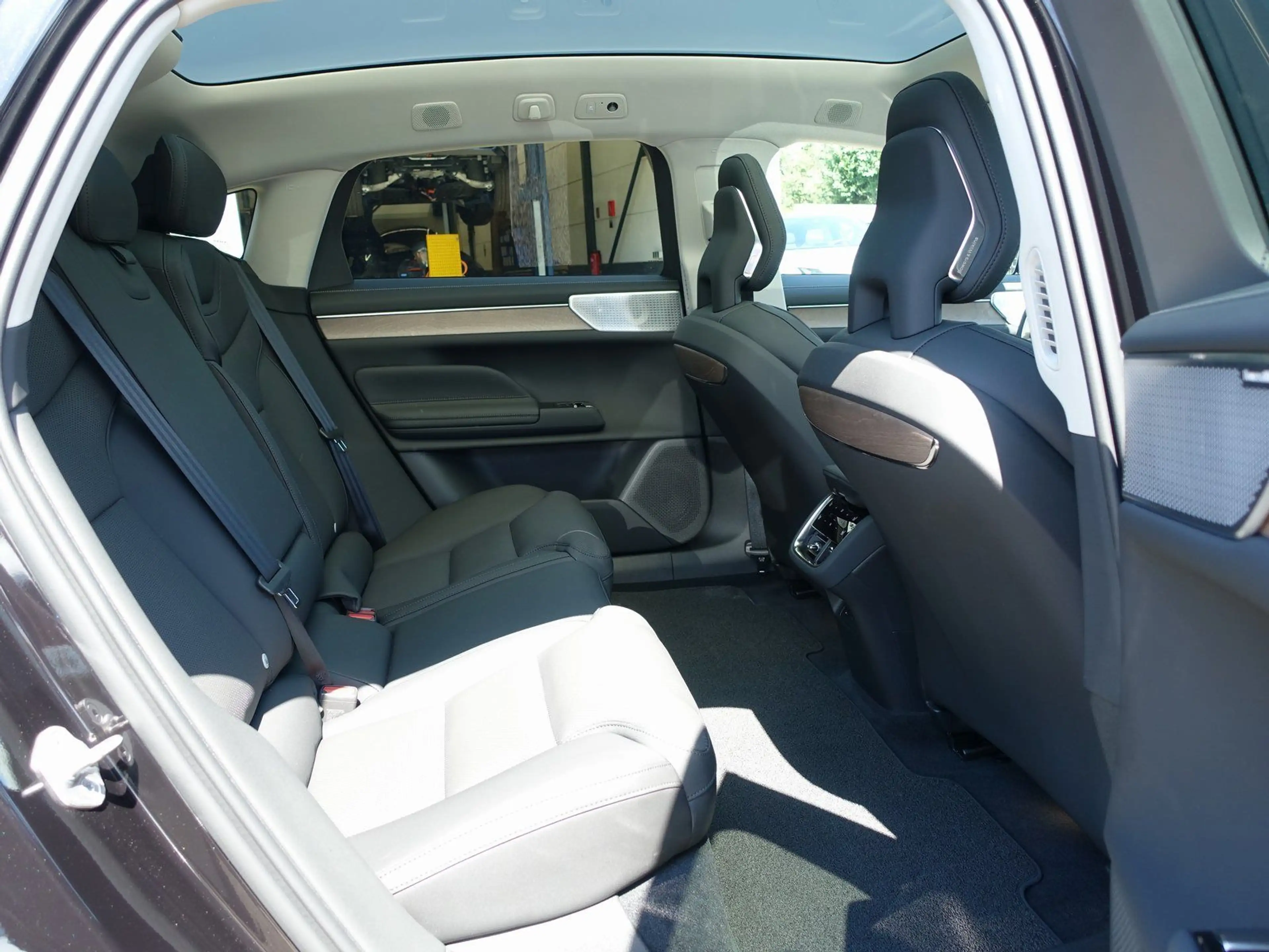 Volvo ES90 Ultra Single Motor Extended Range/B&W/Pilot — photo 9