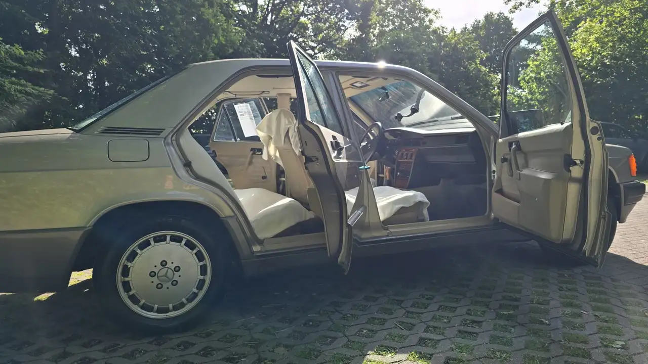 Mercedes-Benz 190