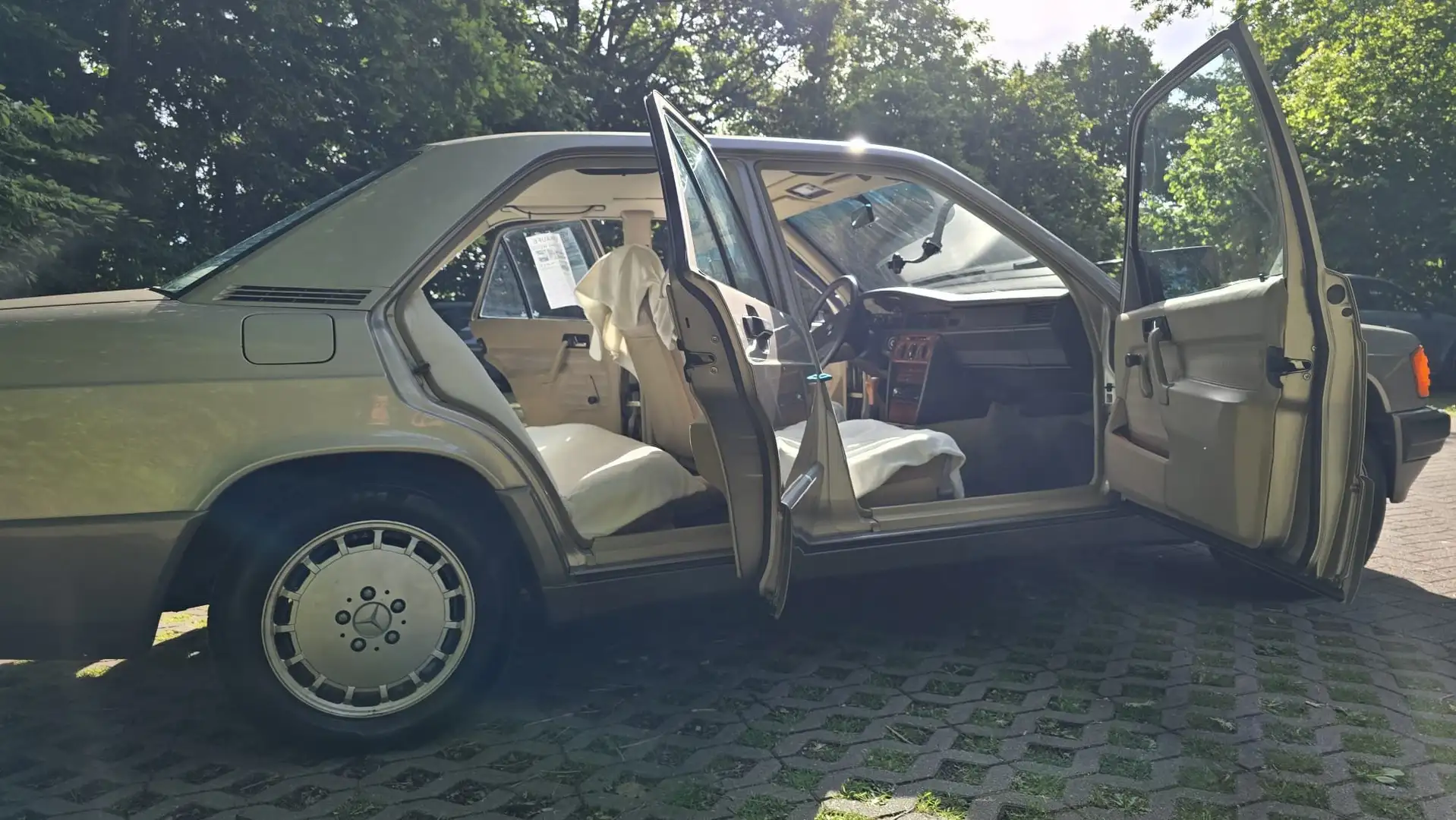 Mercedes-Benz 190 190 E Braun - 1