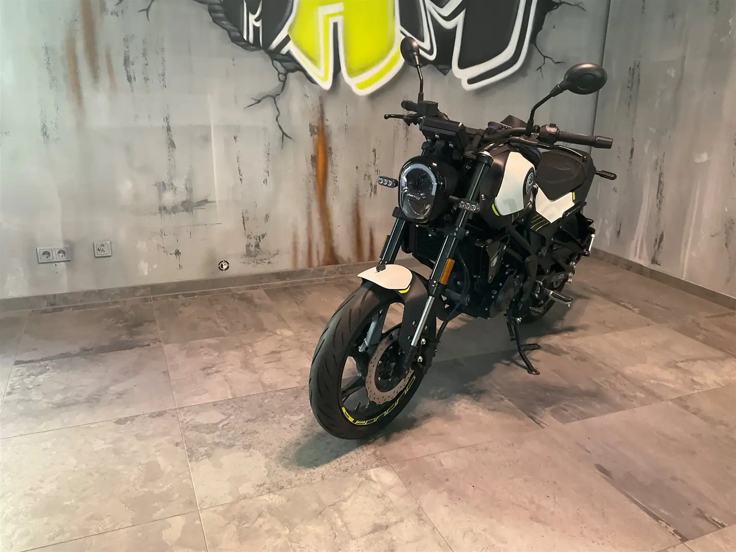 Benelli Leoncino Белый - 2