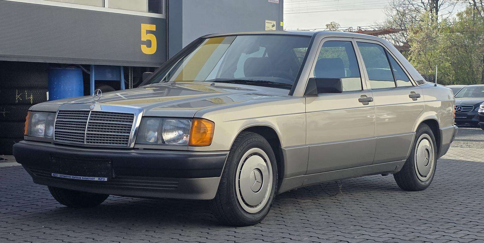 Second hand Mercedes Benz 190 2.0