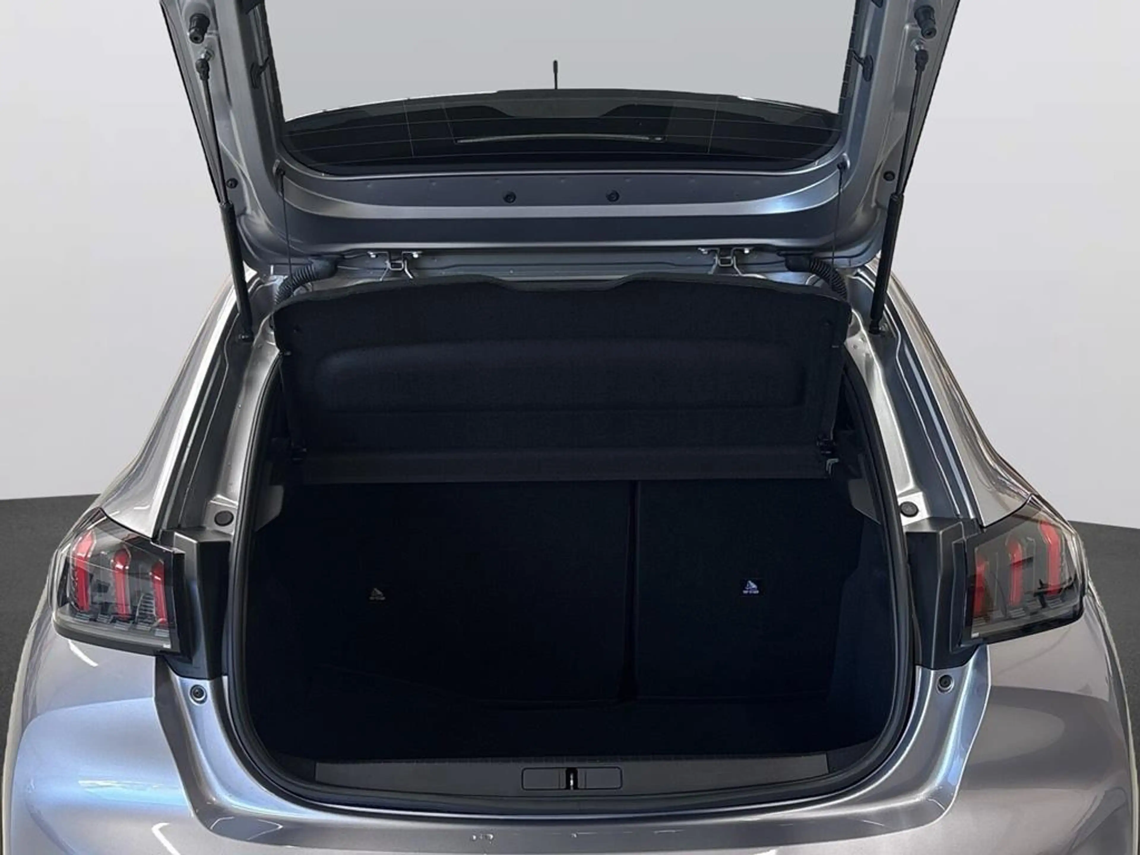 Peugeot e-208 136 Allure Pack — photo 7