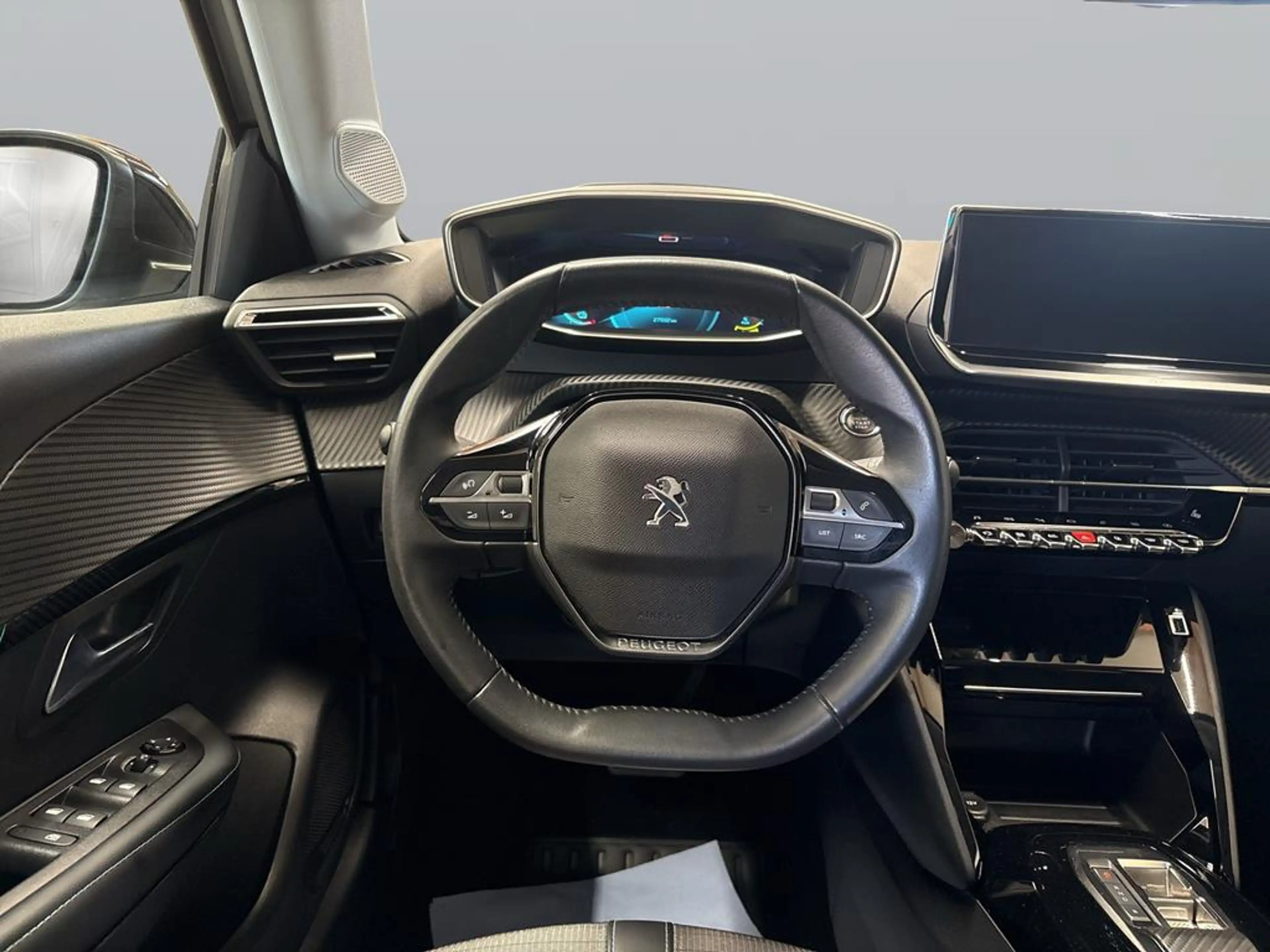 Peugeot e-208 136 Allure Pack — photo 13
