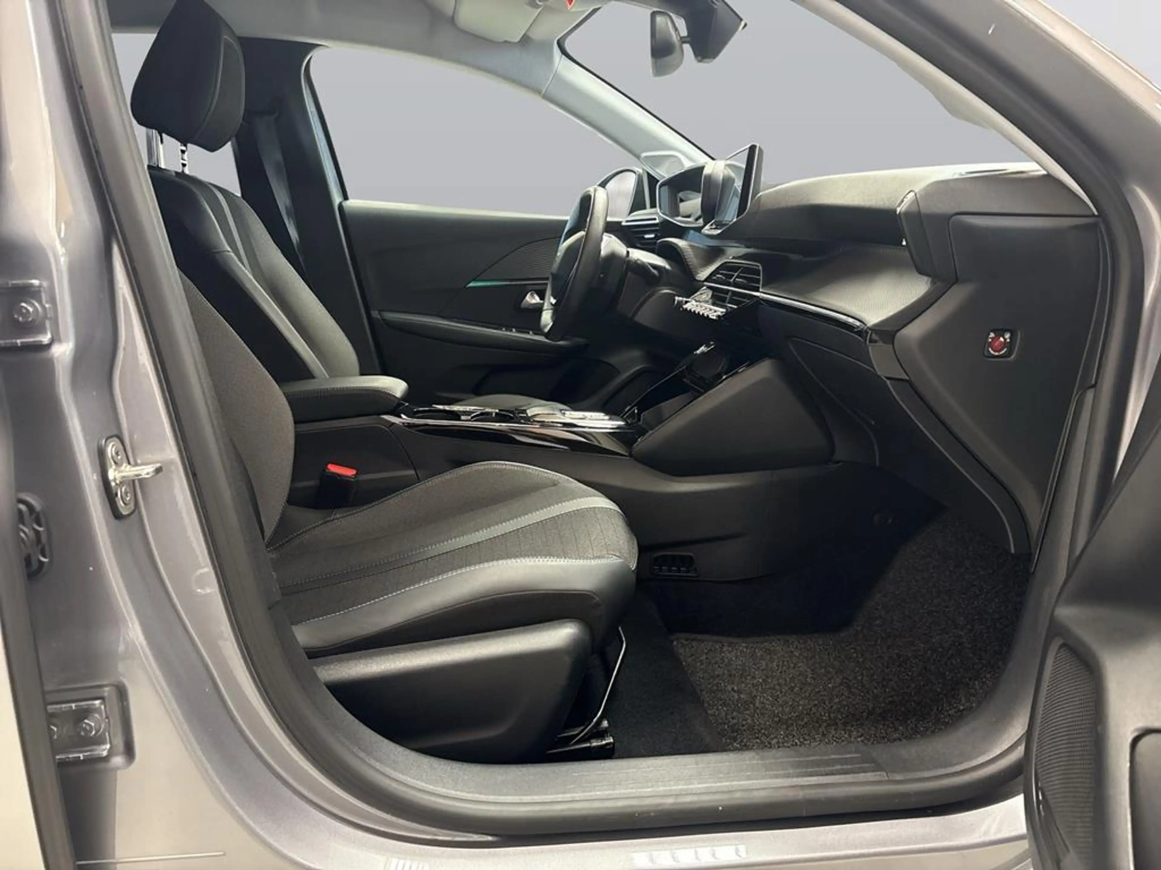Peugeot e-208 136 Allure Pack — photo 11