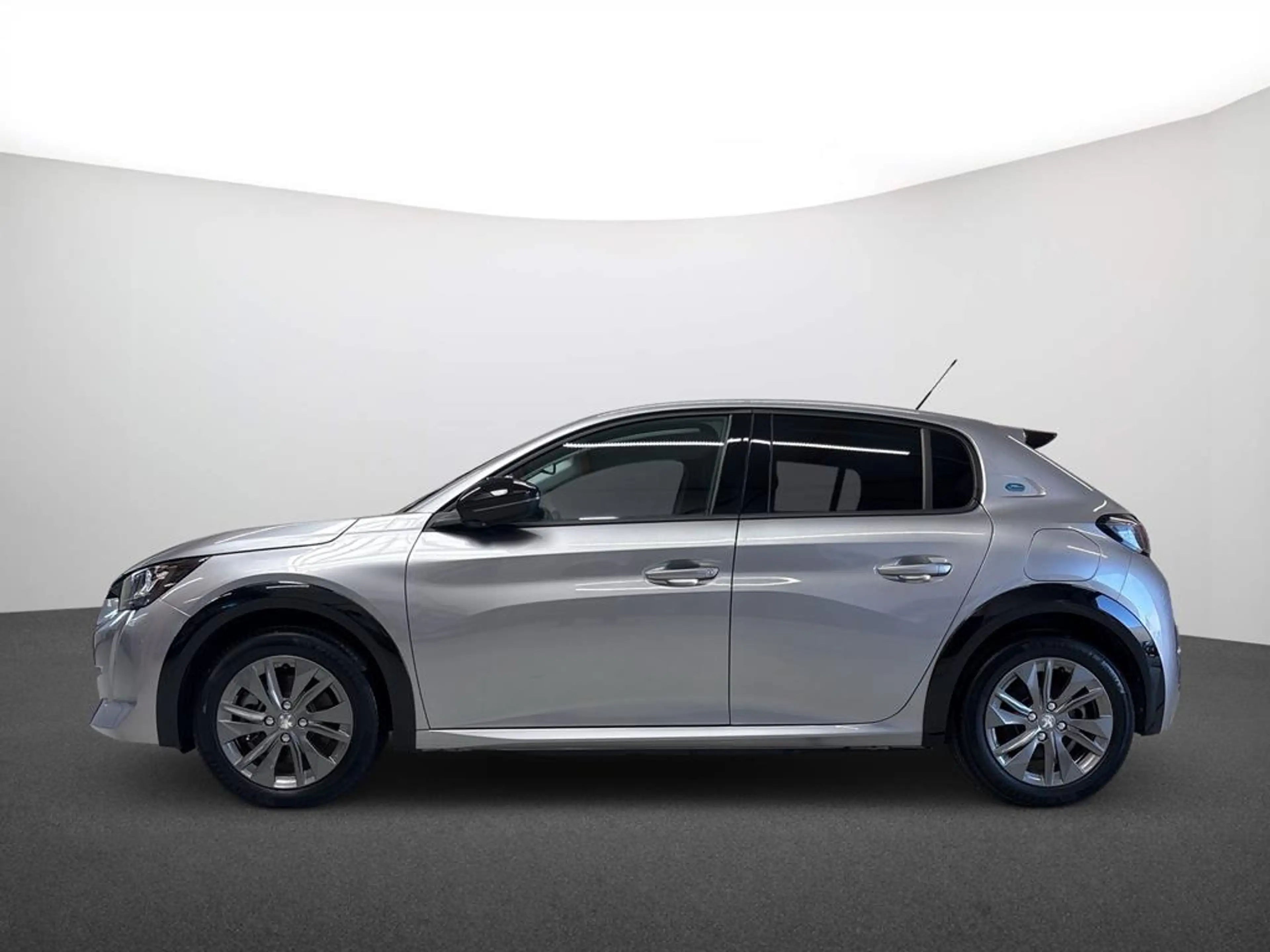 Peugeot e-208 136 Allure Pack — photo 4