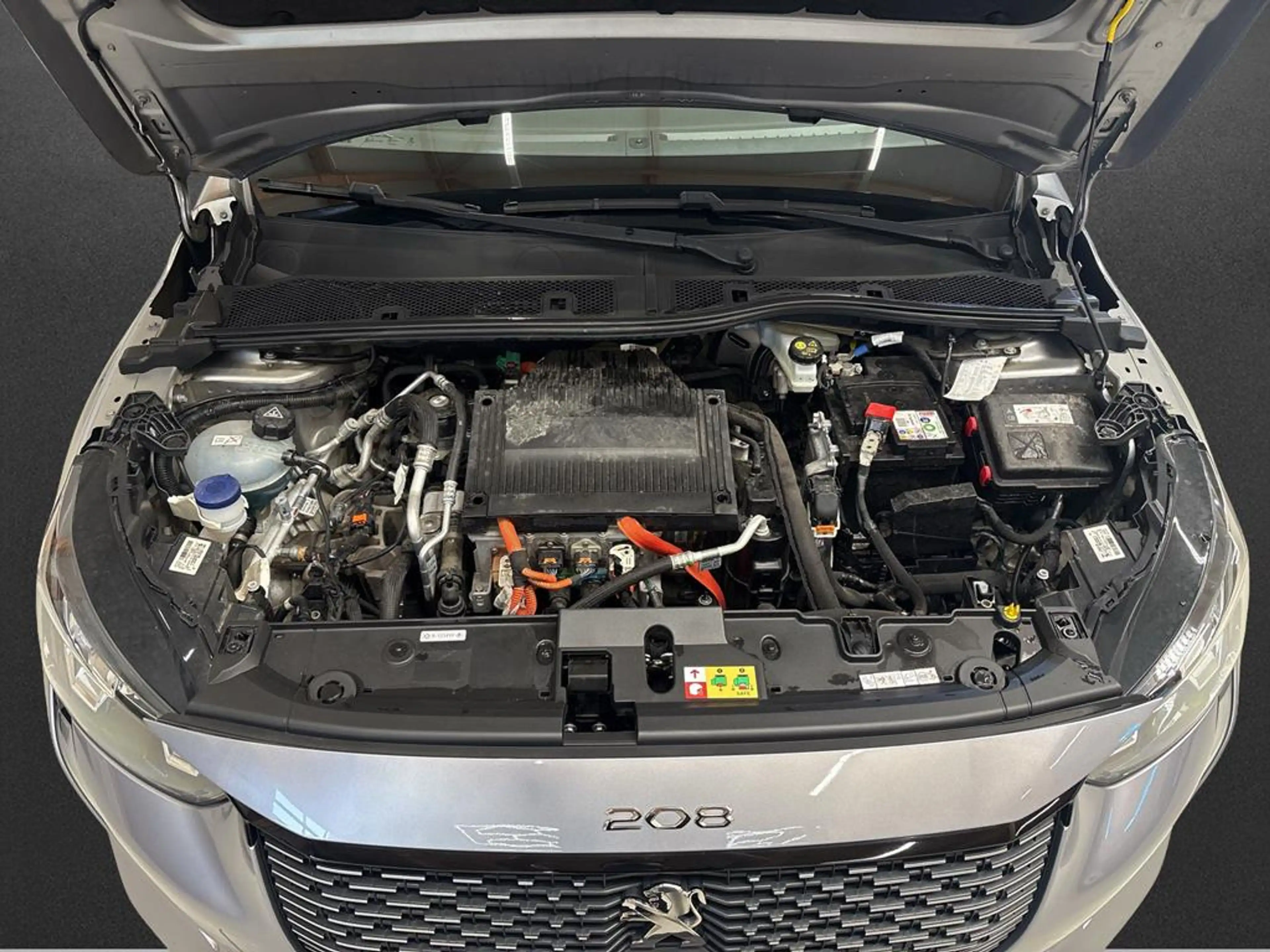 Peugeot e-208 136 Allure Pack — photo 5