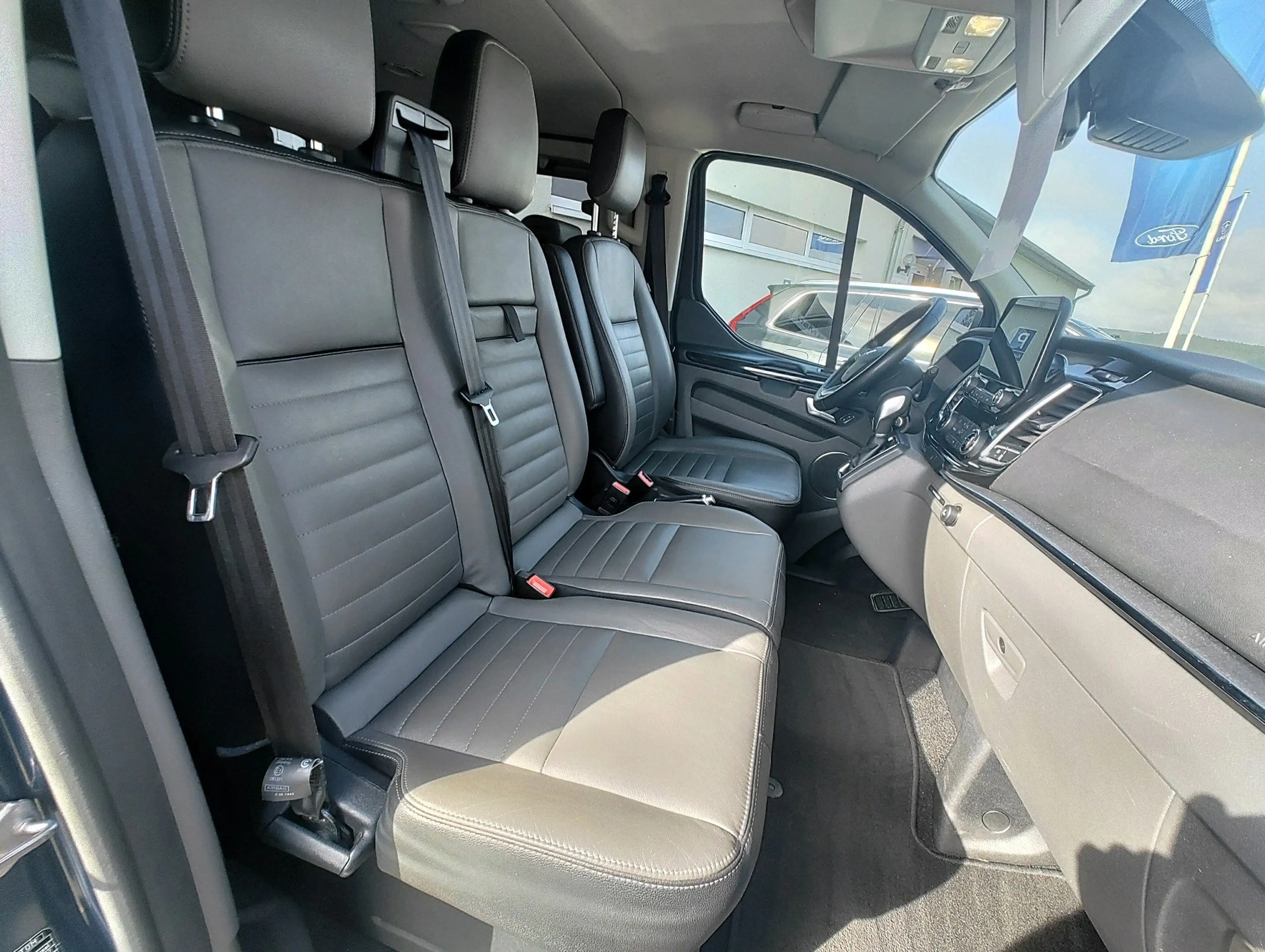 Ford Tourneo Custom Kombi L1 Titanium Automatik — photo 7