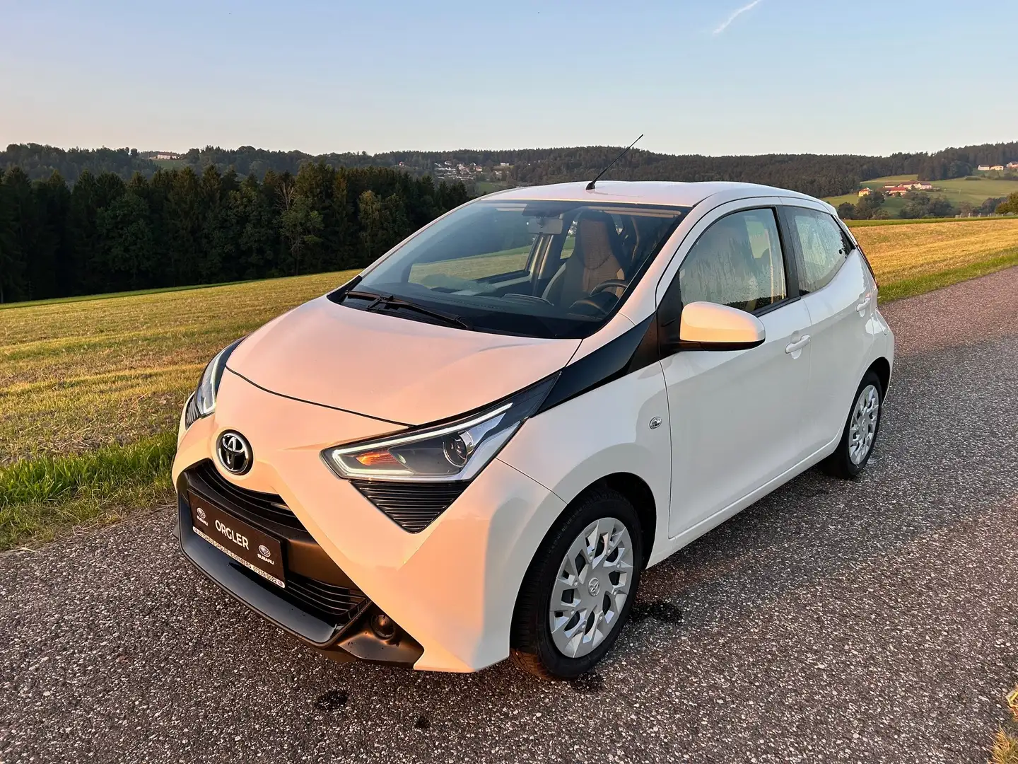 Toyota Aygo X-Play 1,0 VVT-i Weiß - 2