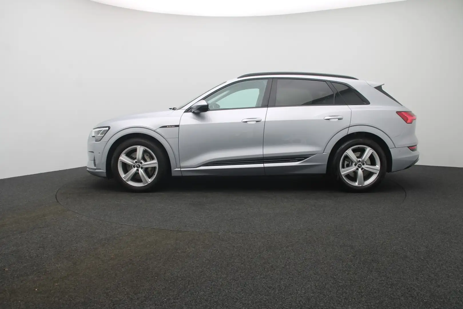 Audi e-tron 50 quattro . Virt.Cockpit LED Navi AHK Silber - 2