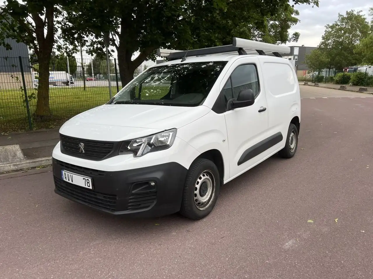Peugeot Partner pro 1.5 hdi 100 ch *8325 ht