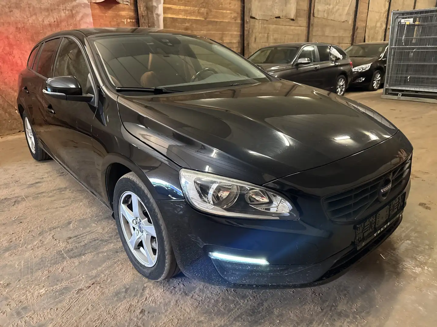 Volvo V60 V60 D2 Kinetic / ONLY FOR B2B Zwart - 1