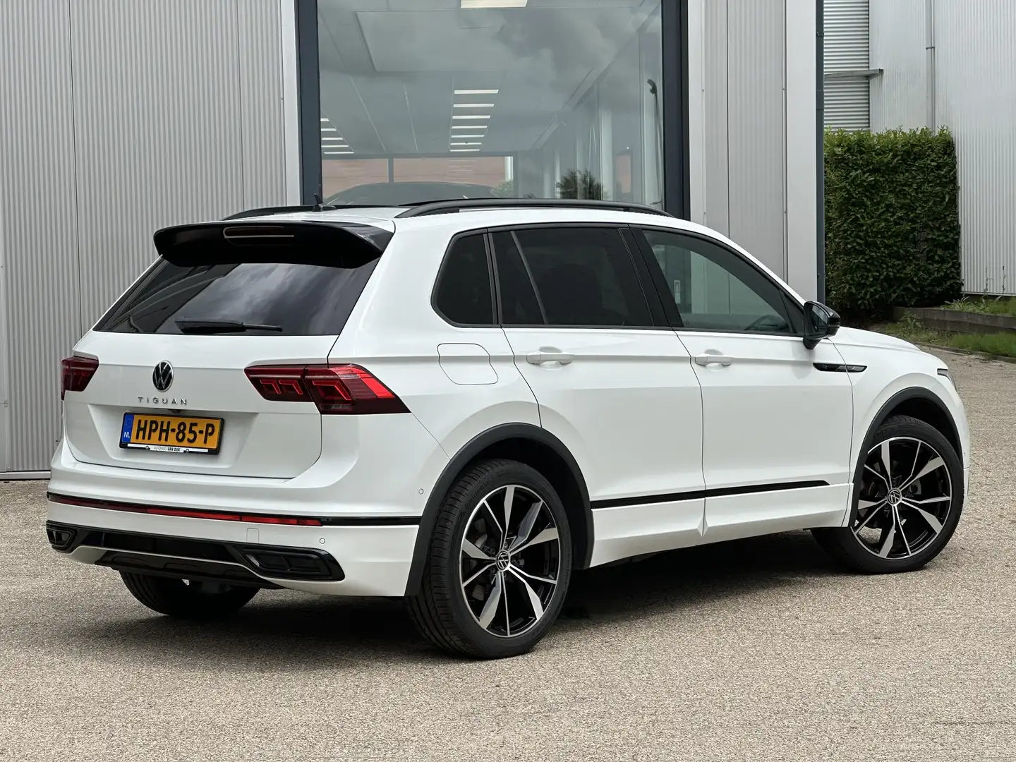 Volkswagen Tiguan 1.5 TSI R-Line | Trailer- en Winterpakket/Pano-Dak Blanc - 2