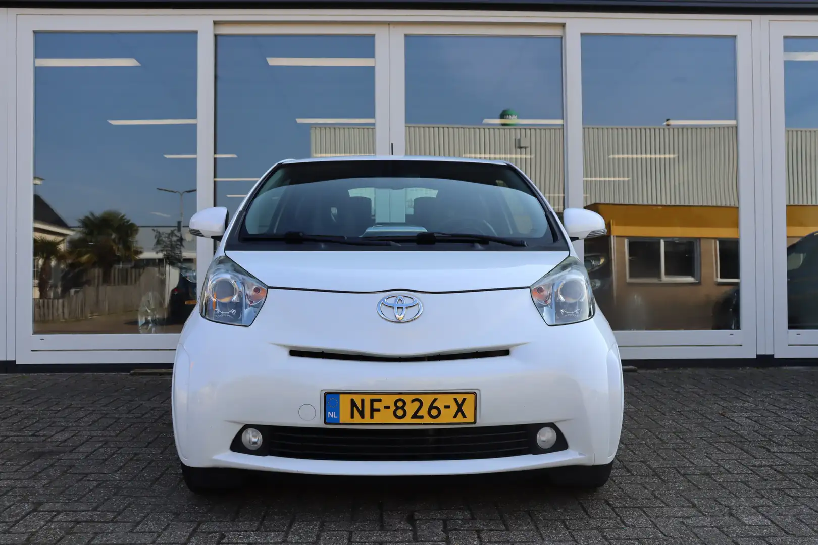 Toyota iQ 1.0 VVTi Aspiration, Automaat, PDC A, Airco, Prijs Blanco - 2