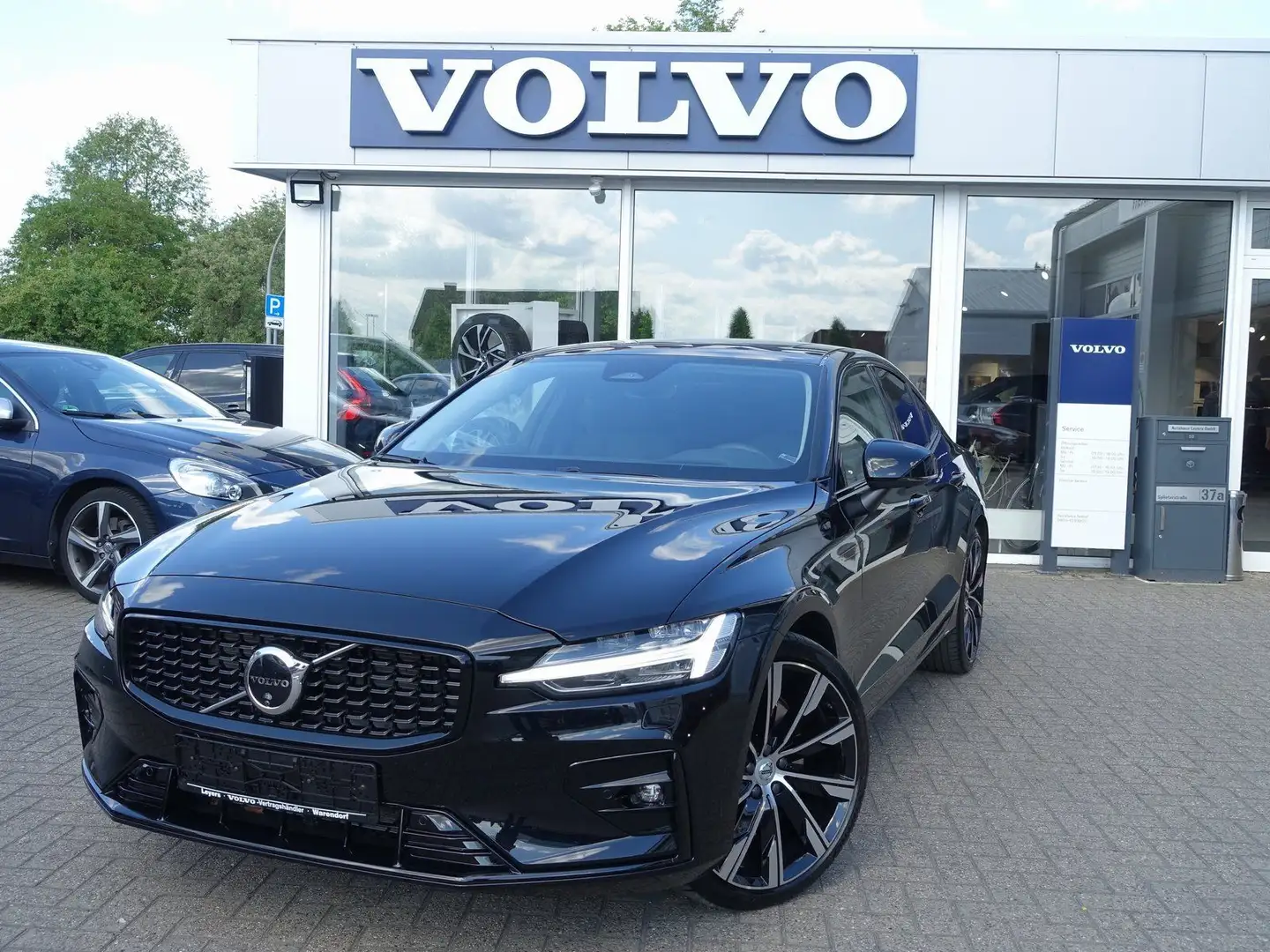 Volvo S60 B5 AWD Ultimate Dark/Pano/360°/H&K/BLIS Černá - 1