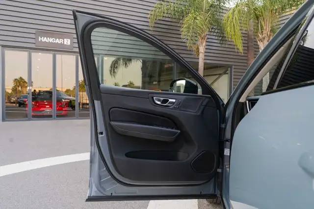 Volvo XC60 view 7