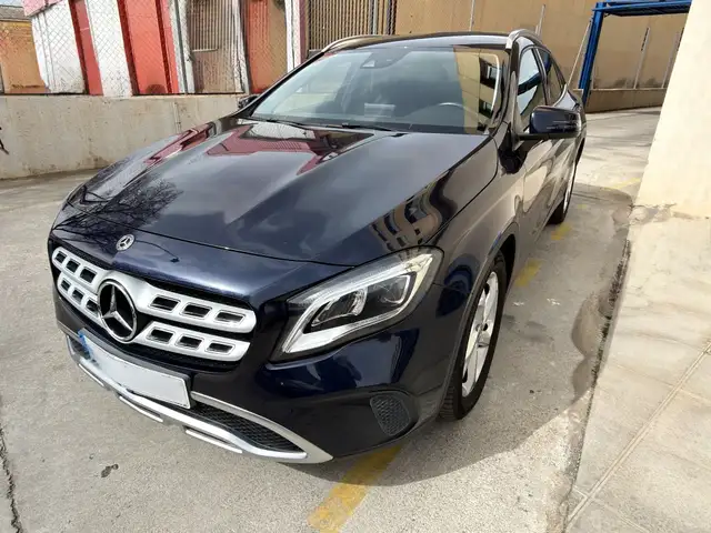 Mercedes-Benz GLA 180 7G-DCT