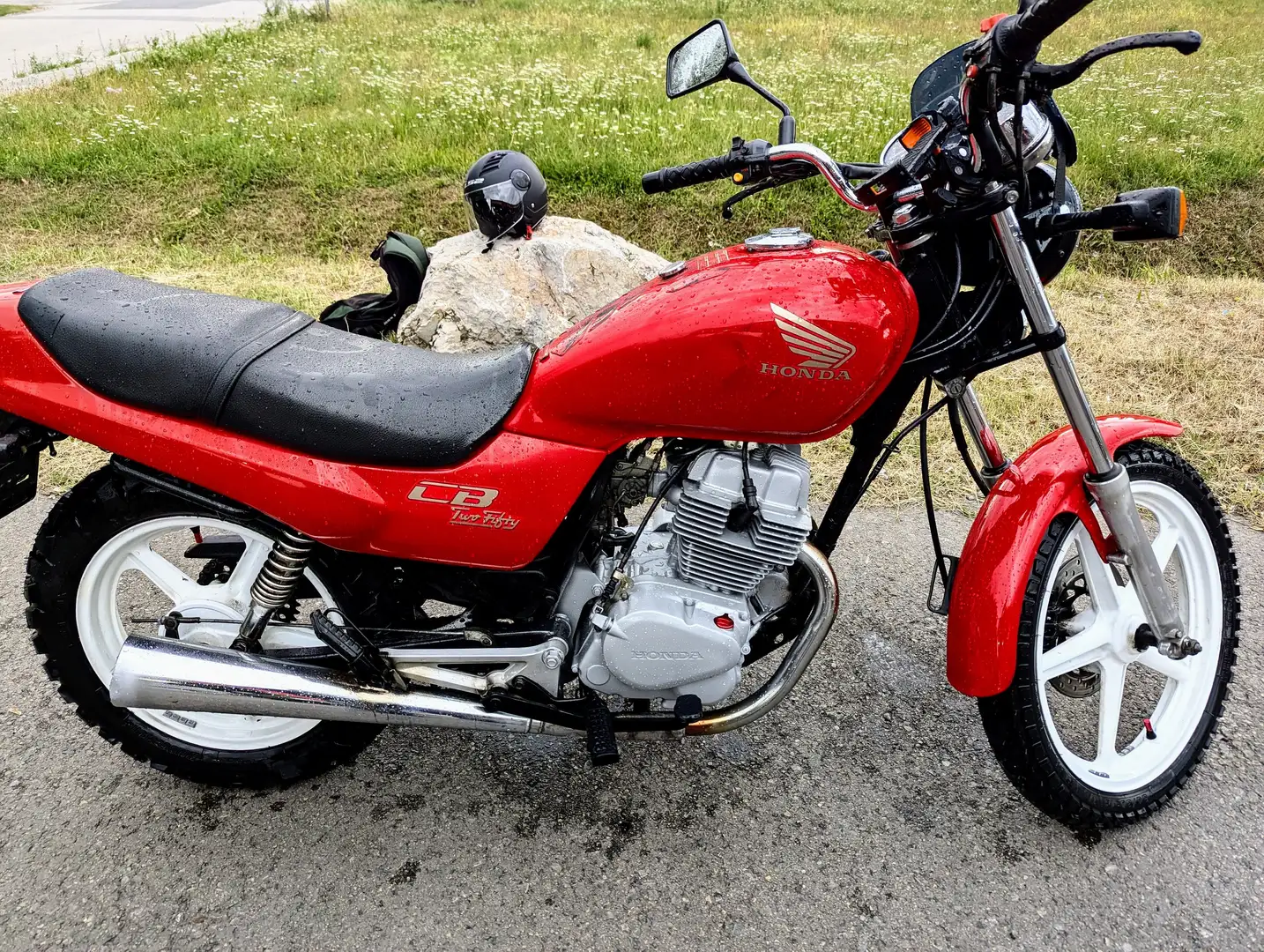 Honda CB 250 Two Fifty - Cafe Racer - restauriert - Naked Bike Rosso - 1