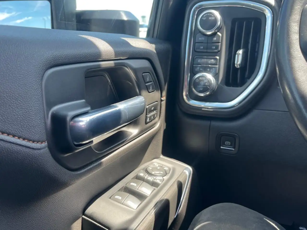 GMC Sierra 2500HD снимка GMC Sierra 2500HD