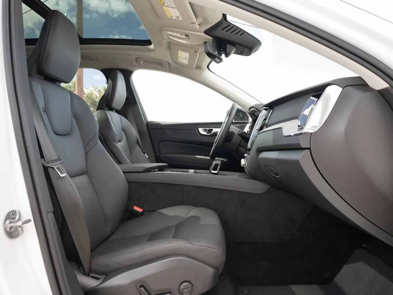 Volvo XC60 снимка Volvo XC60