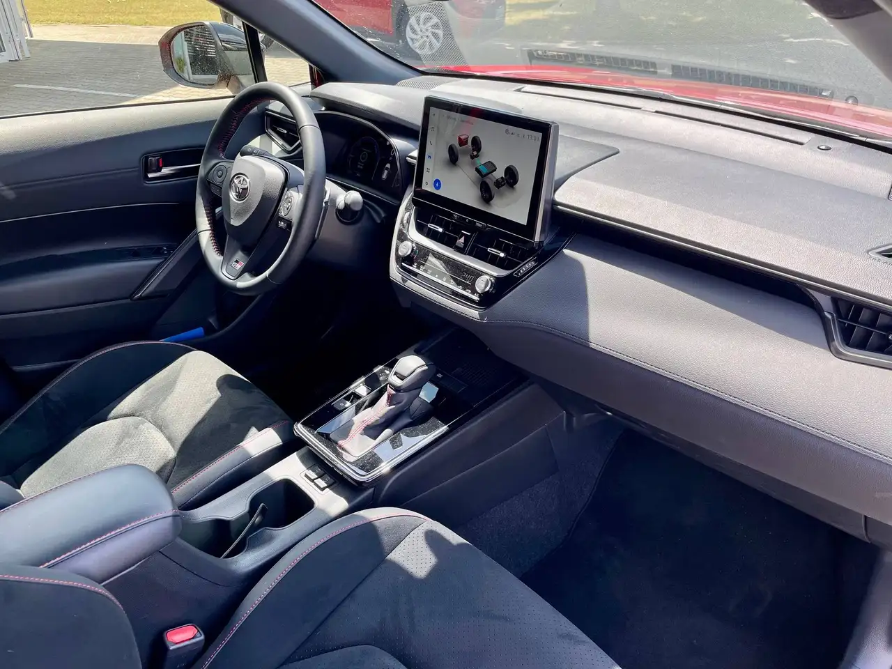Toyota Corolla Cross 2.0 Hybrid AWD GR Sport 11