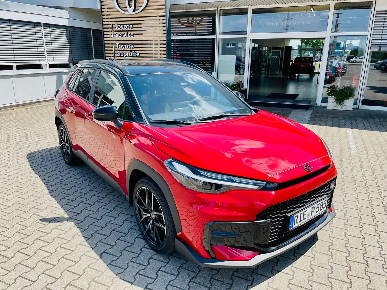 Toyota Corolla Cross 2.0 Hybrid AWD GR Sport 2
