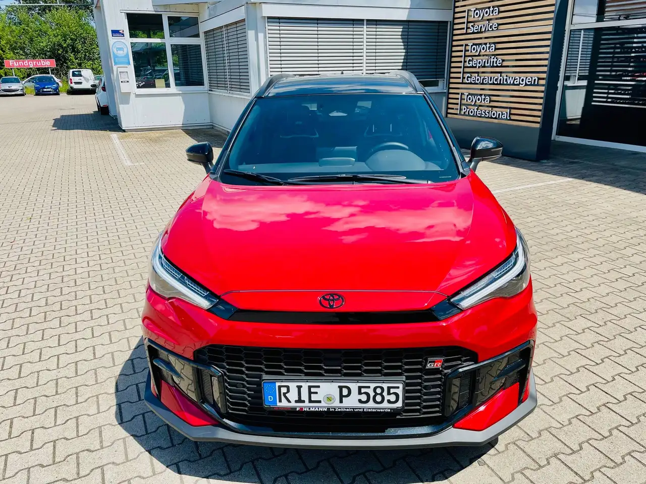 Toyota Corolla Cross 2.0 Hybrid AWD GR Sport 3