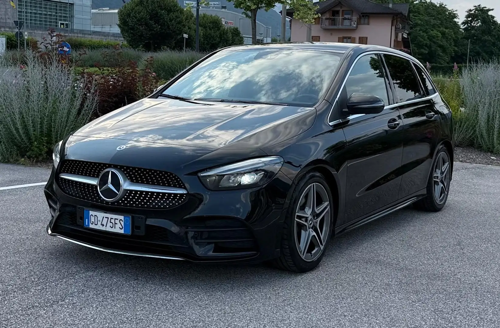 Mercedes-Benz B 180 d Premium AMG LINE - 1