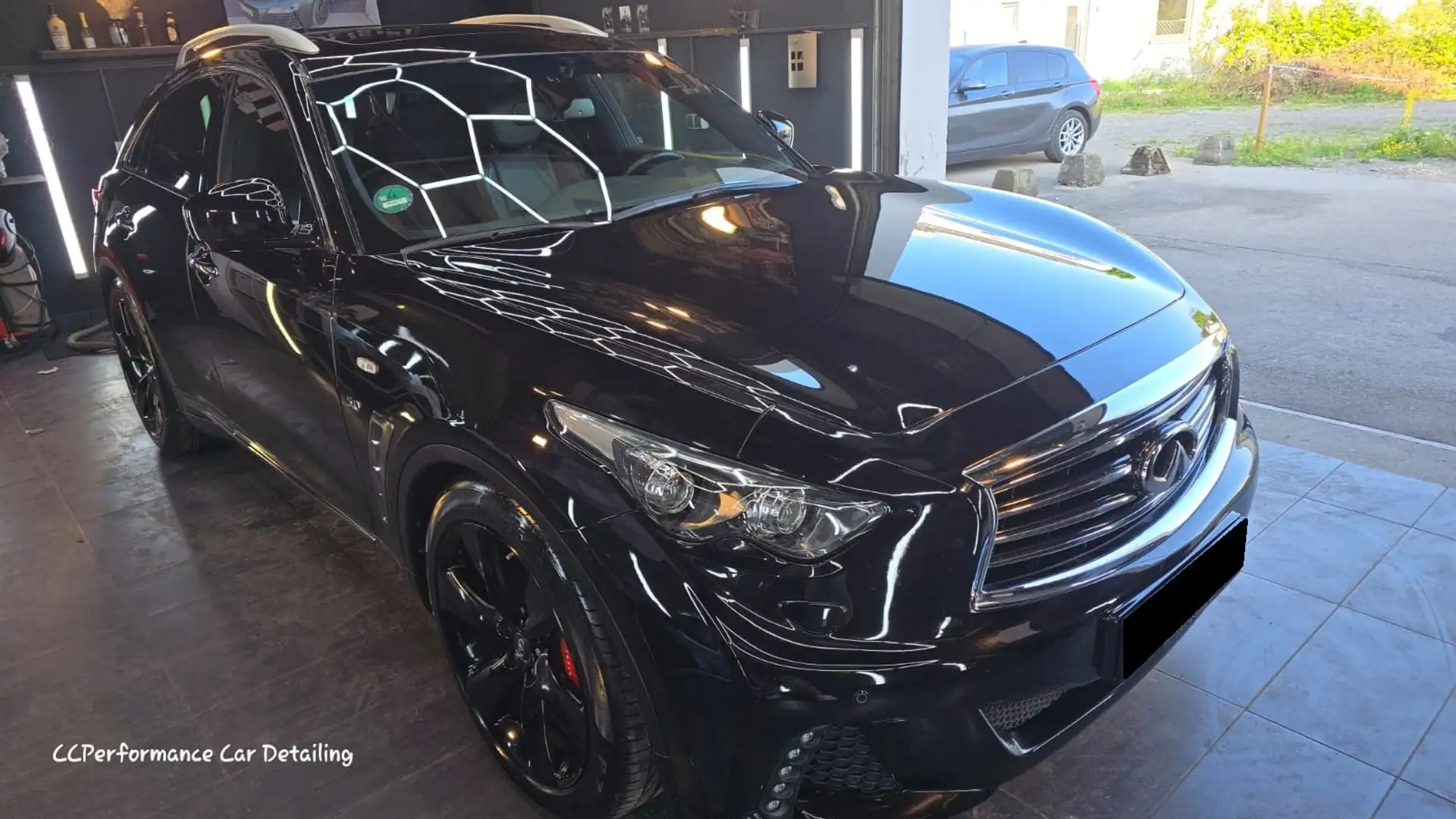 Infiniti QX70 QX70 5.0 V8 AWD | S Premium | Larte Tuning Schwarz - 1