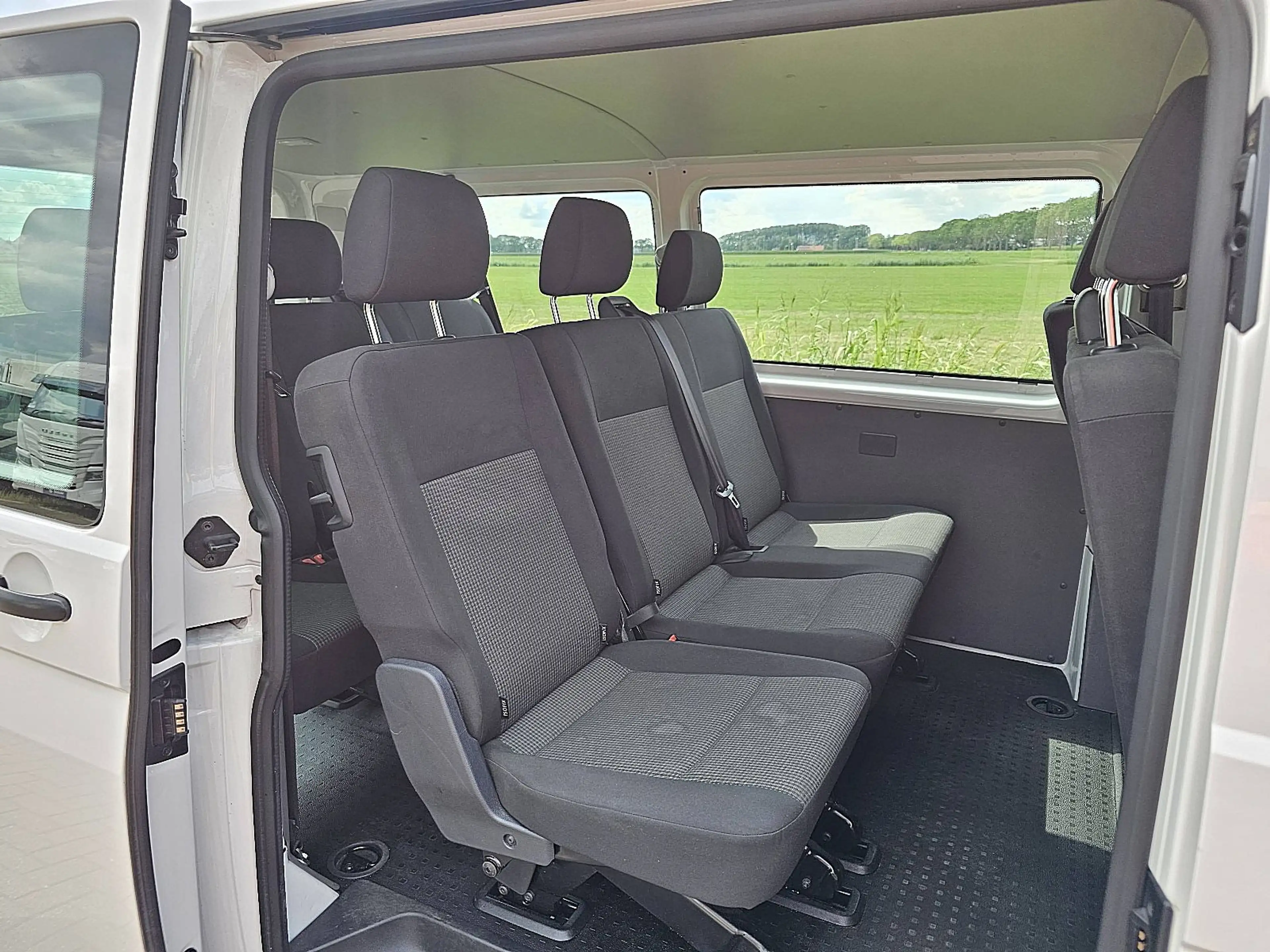 Volkswagen Transporter 2.0 TDI ac 9-pers EURO6 — photo 11