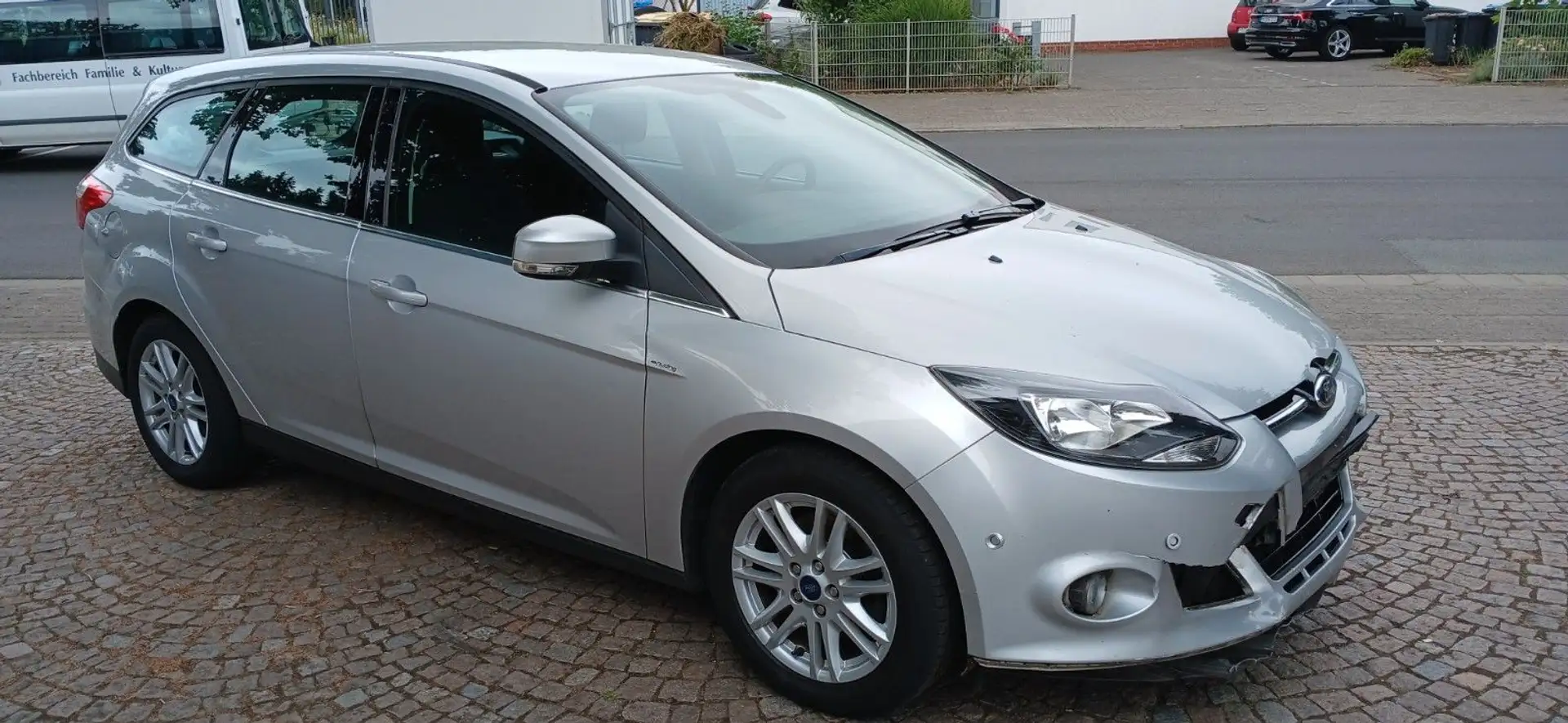 Ford Focus Turnier Titanium Silber - 1