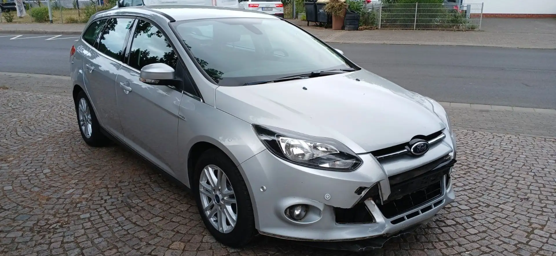 Ford Focus Turnier Titanium Silber - 2