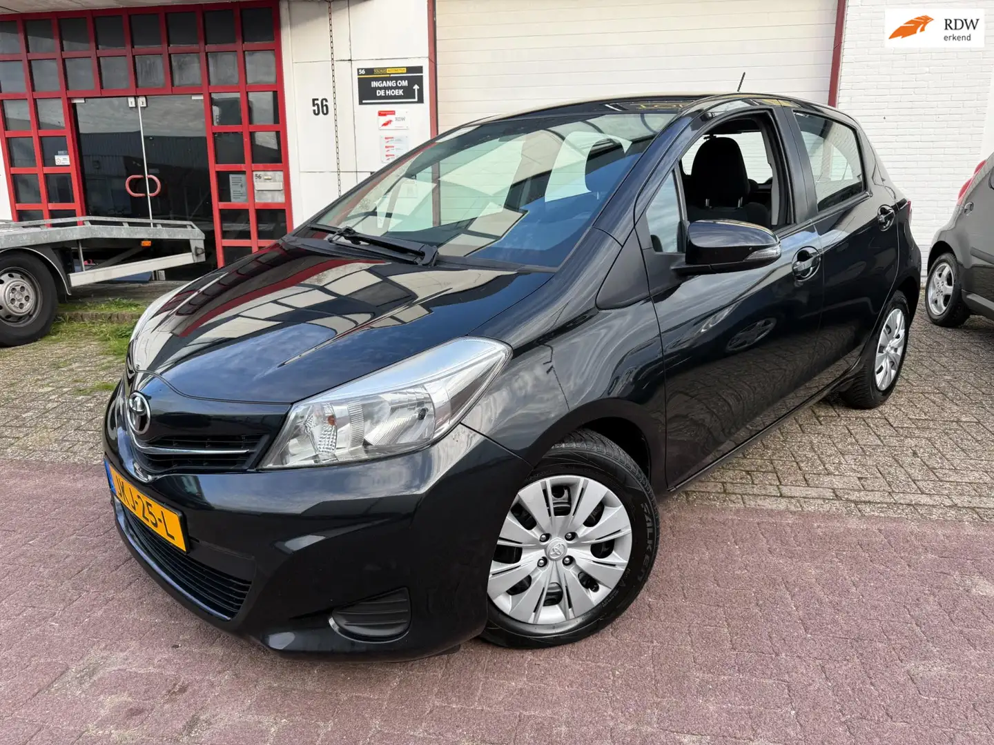 Toyota Yaris 1.3 VVT-i Dynamic |LUXE EDITIE| 1E EIG NIEUW APK|C Noir - 1
