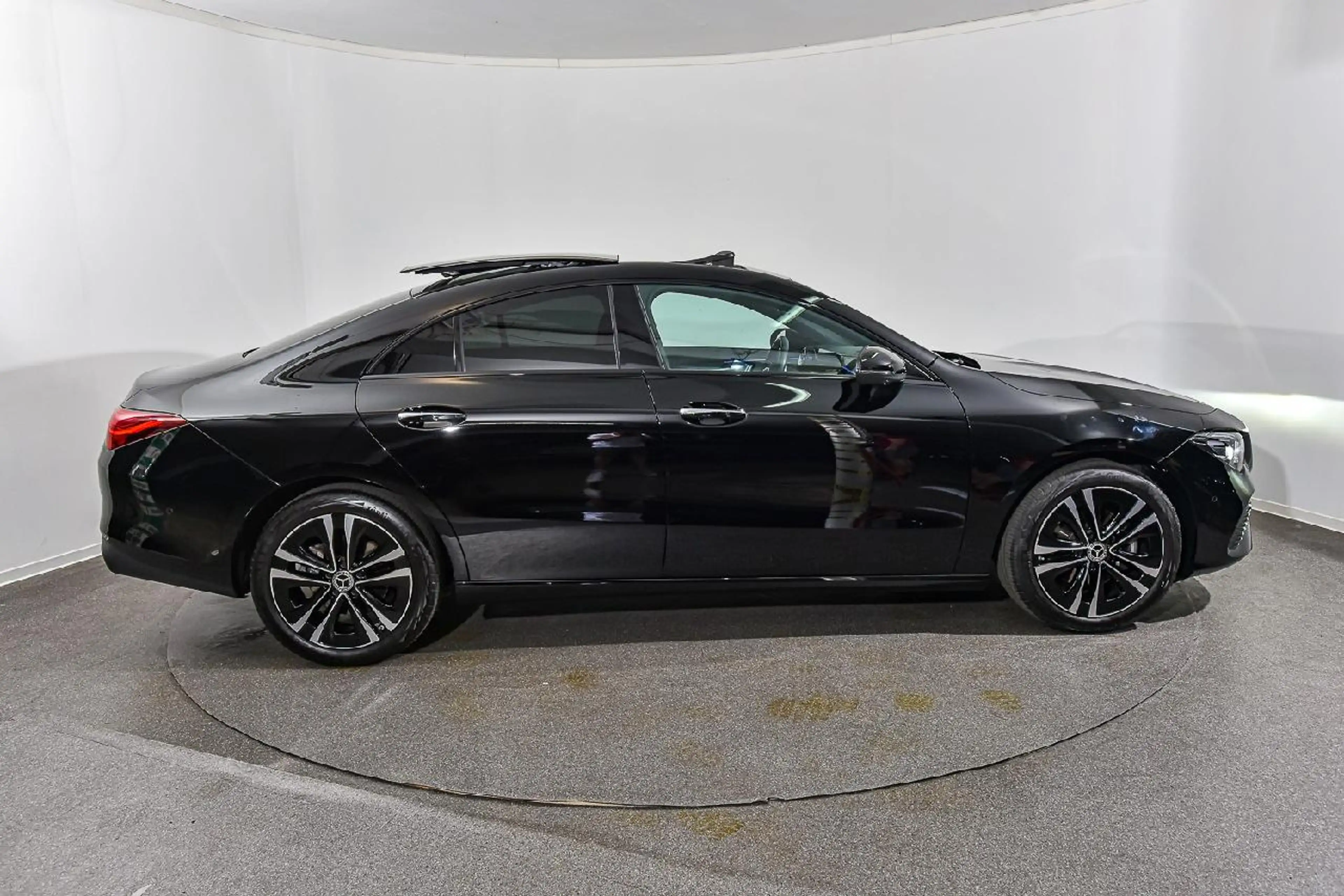 Mercedes-Benz CLA 220 CLA 200 Progressive Line Edition — photo 4