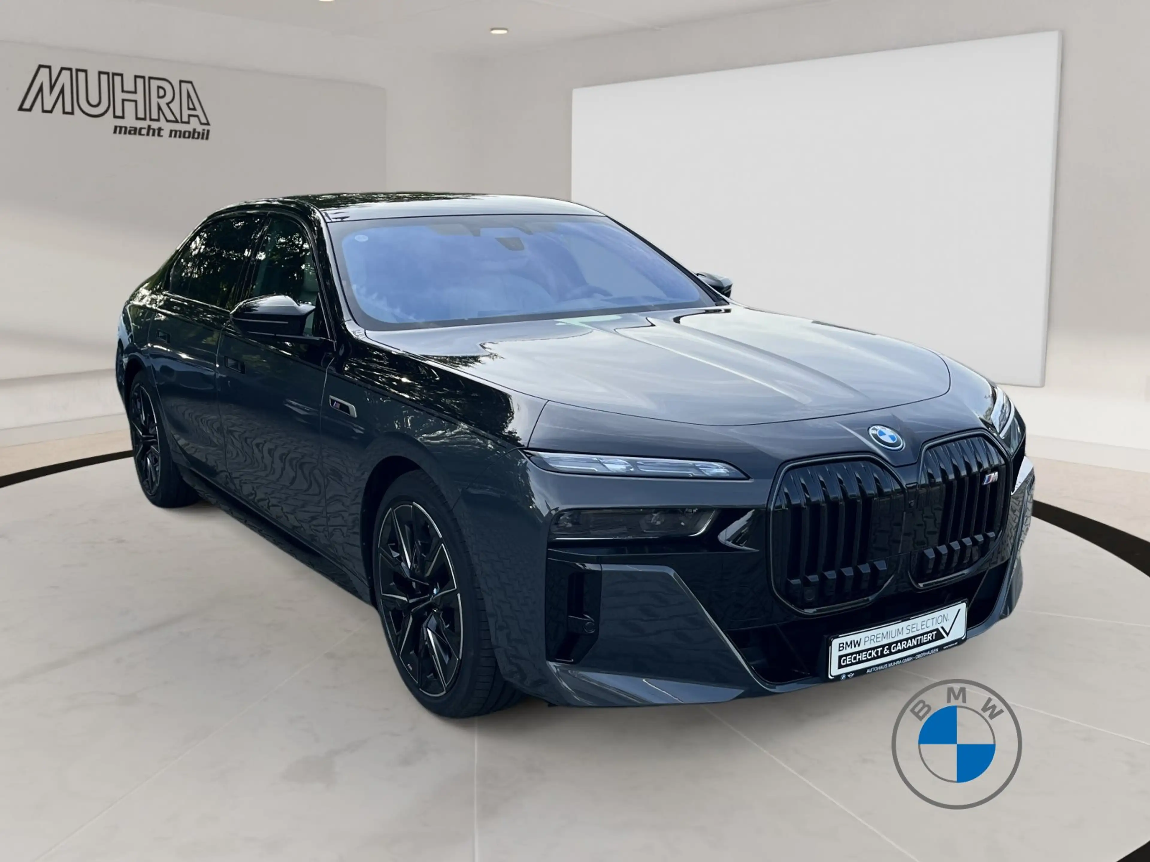 BMW i7 M70 xDrive 21" Individual Two-Tone Fond TV — photo 7