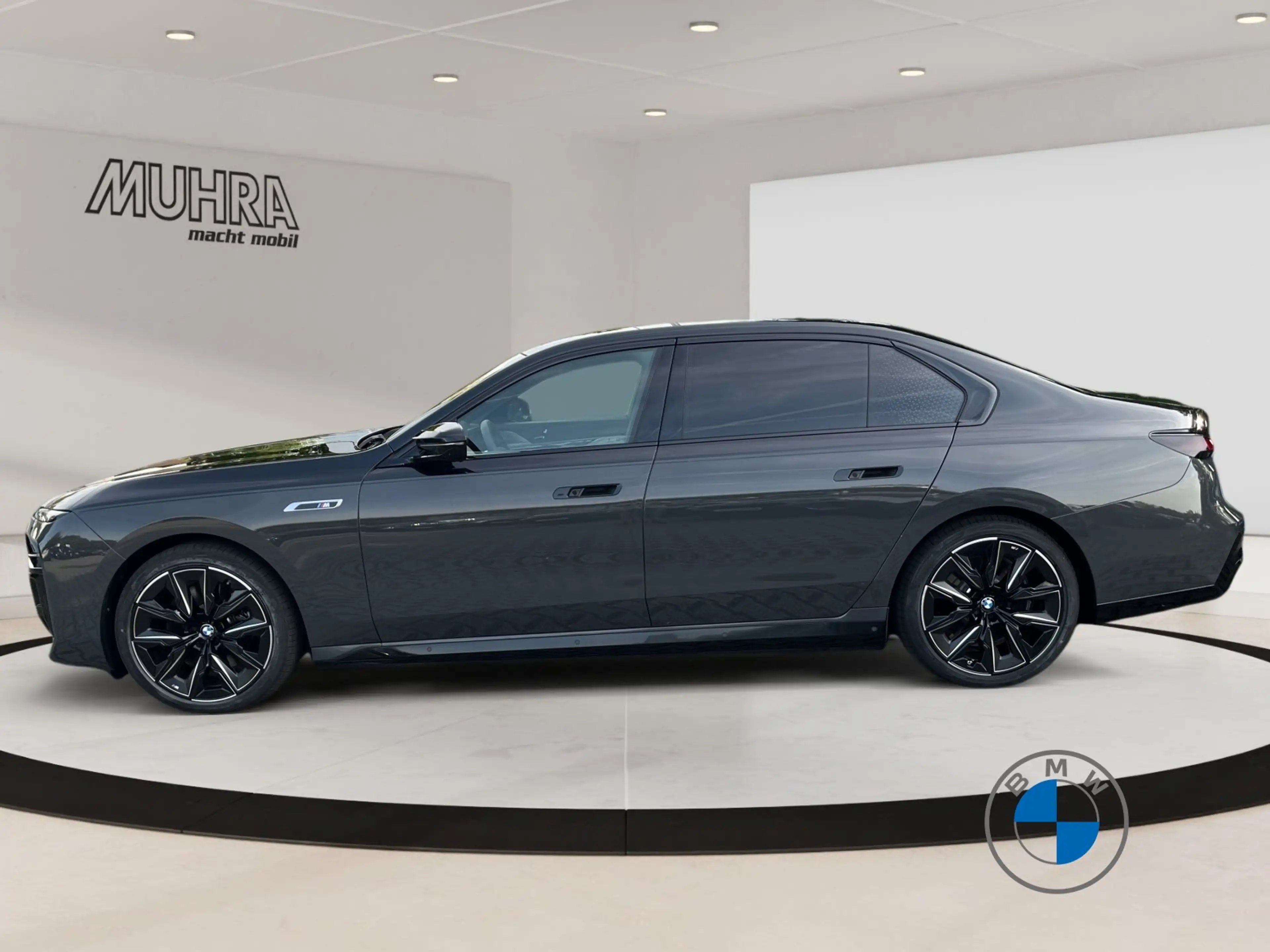 BMW i7 M70 xDrive 21" Individual Two-Tone Fond TV — photo 3
